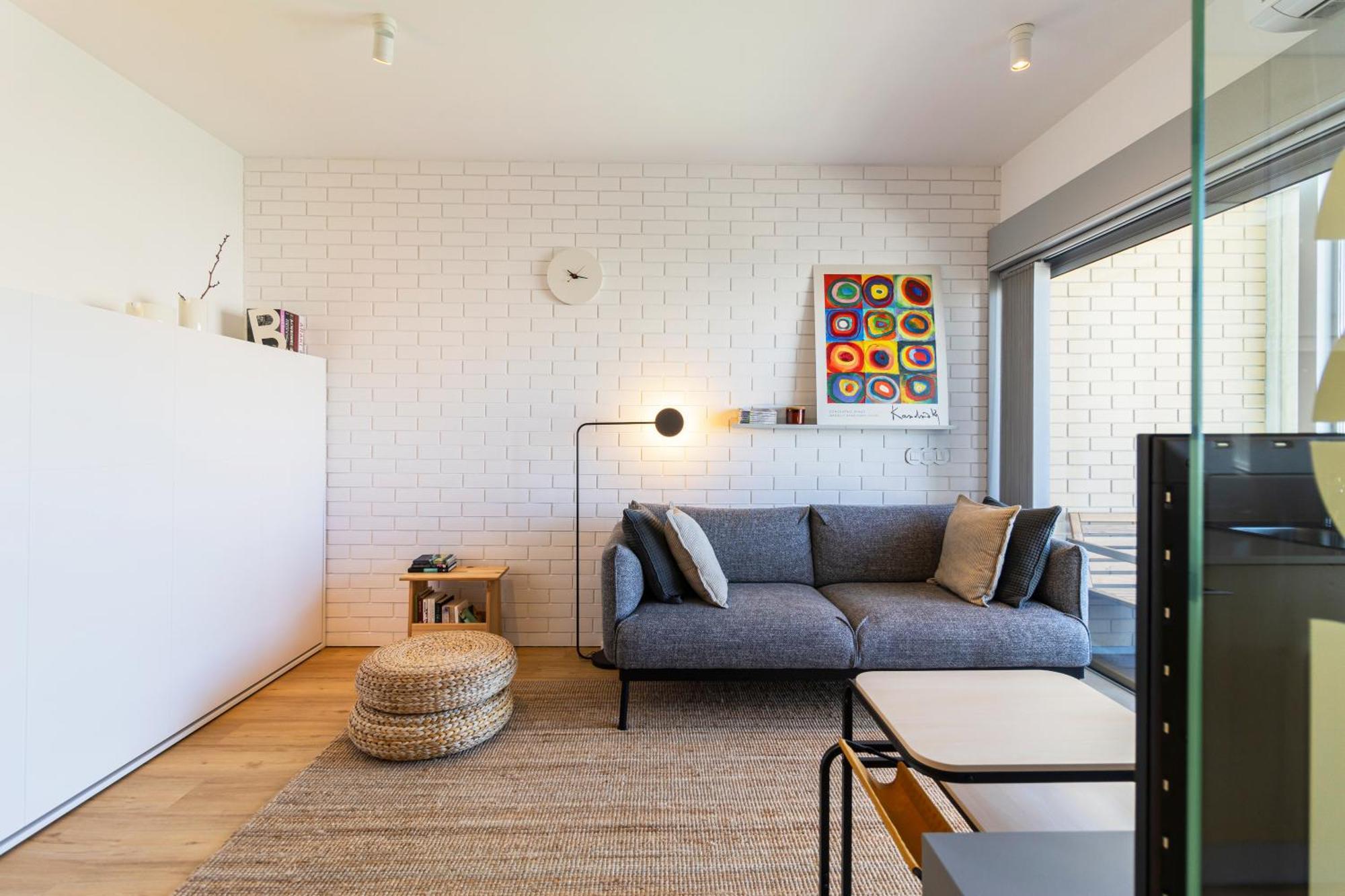 S1405 - Practical And Modern - Ac, Balcony And Parking Apartment