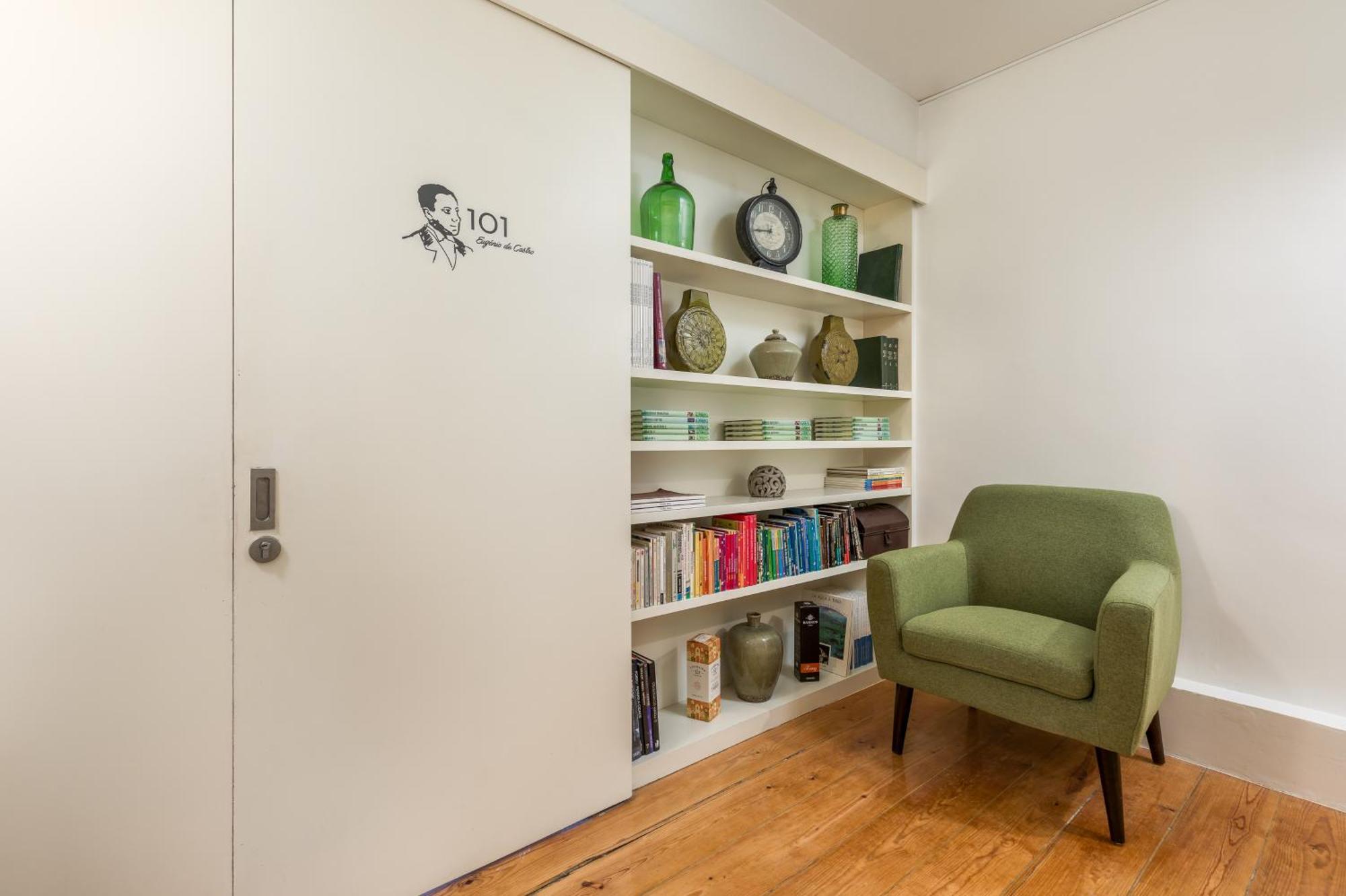 Almada Charm & Guest house *