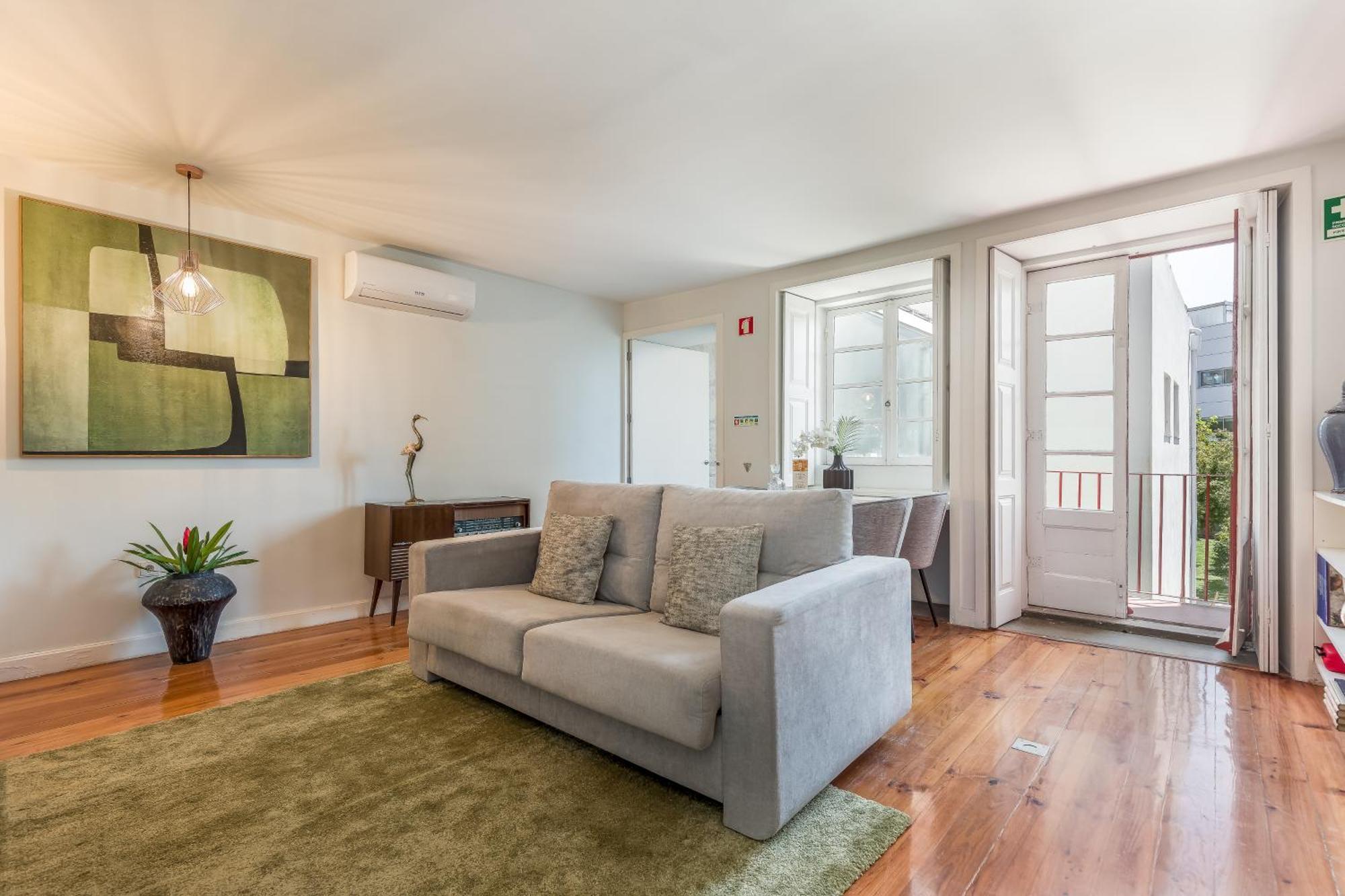Almada Charm &