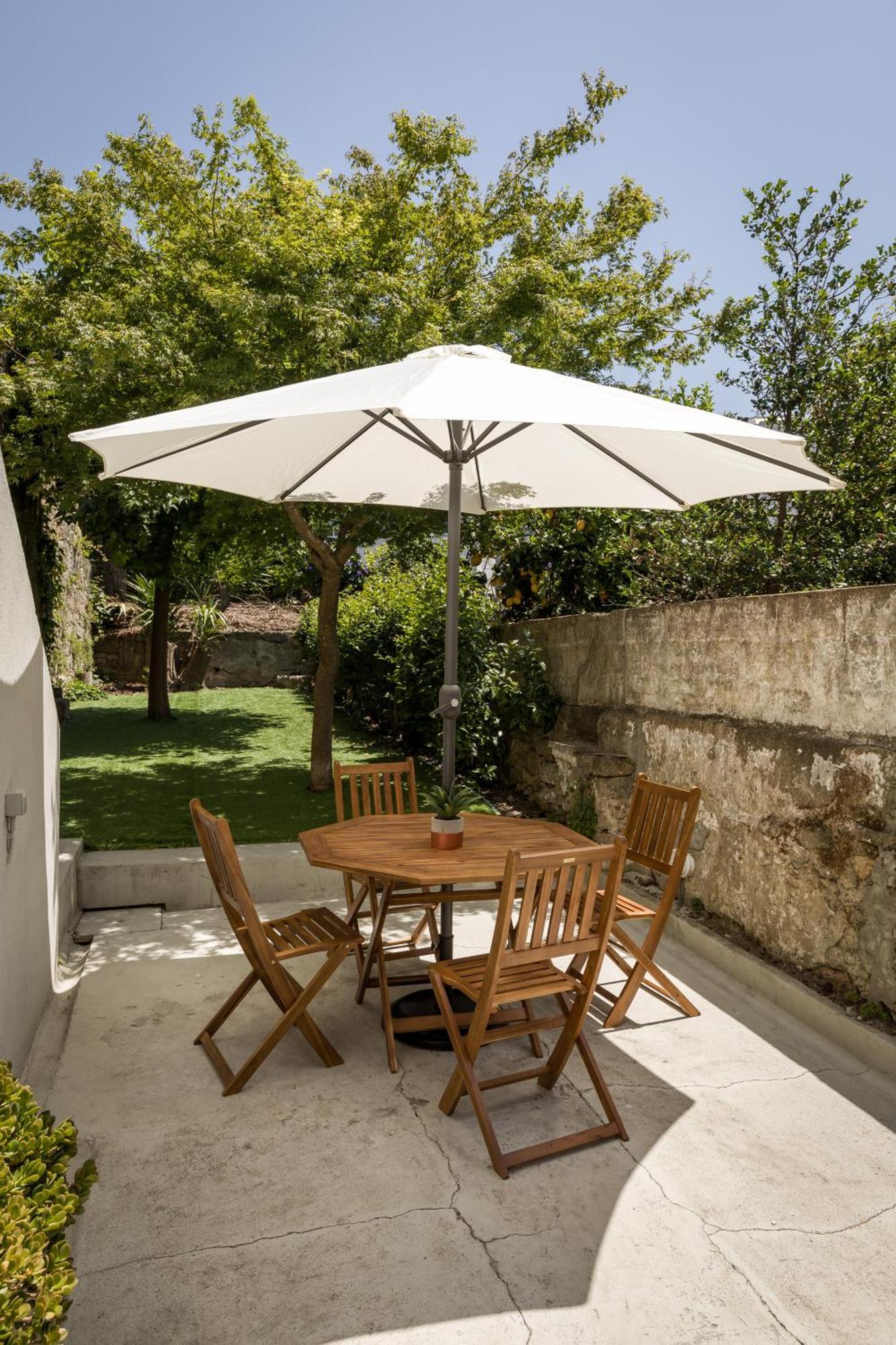 Almada Charm & Guest house