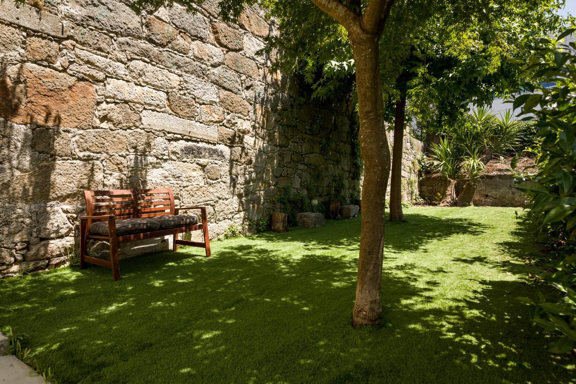 Guest house Almada Charm & *