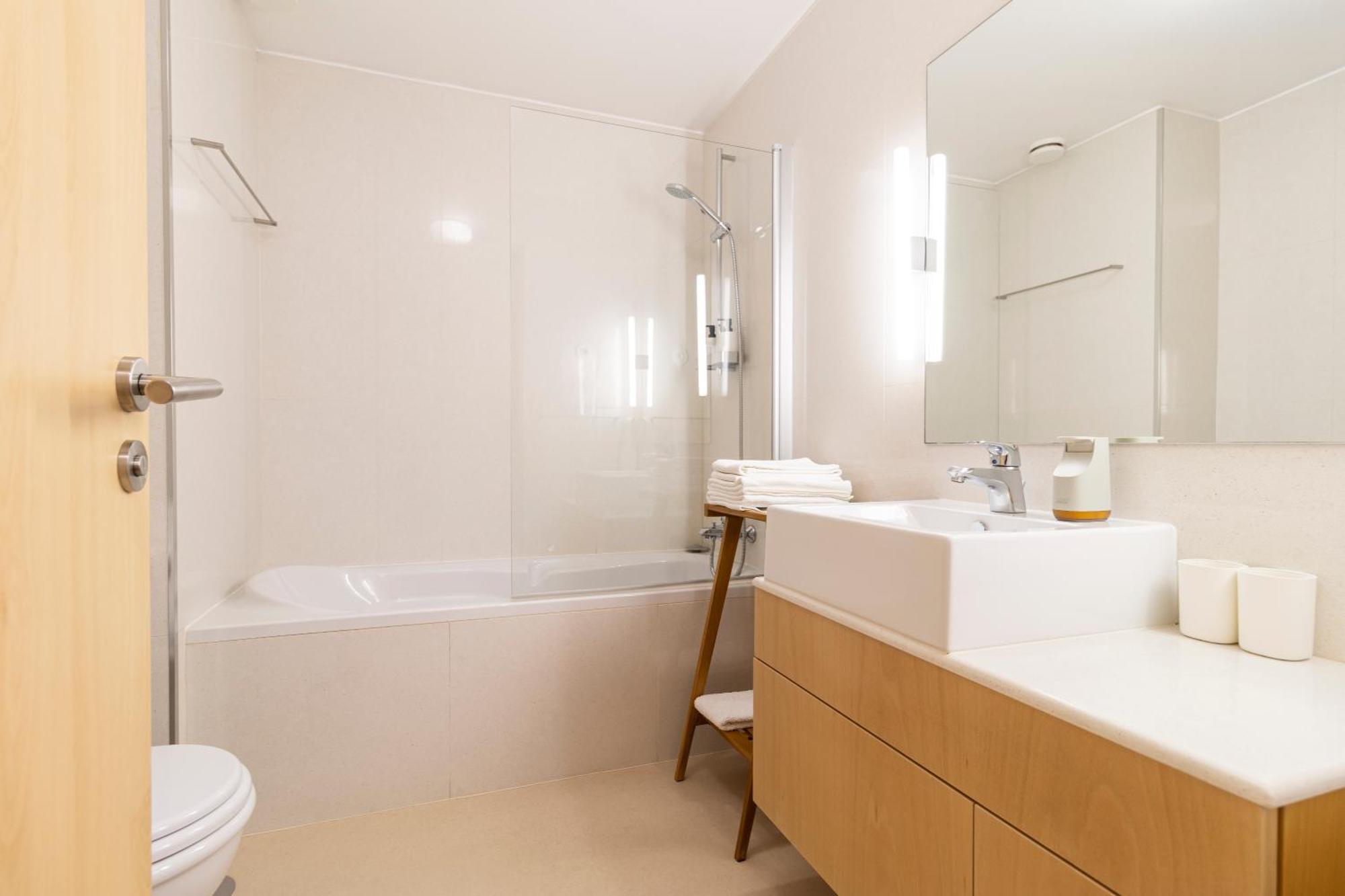 Apartment S1405 - Practical And Modern - Ac, Balcony And Parking *