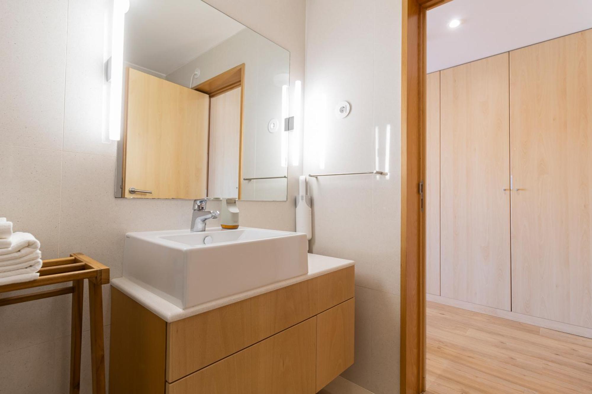S1405 - Practical And Modern - Ac, Balcony And Parking * Porto