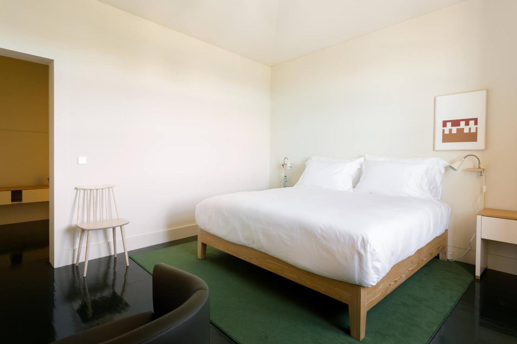 Duas Portas Townhouse 3*
