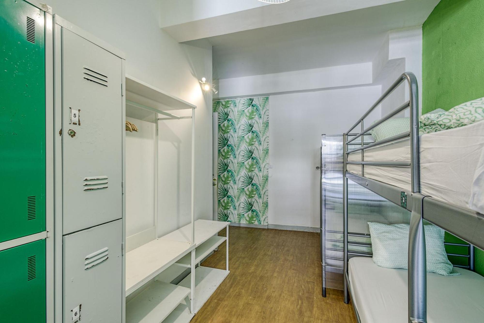 Travel & Live Hostel