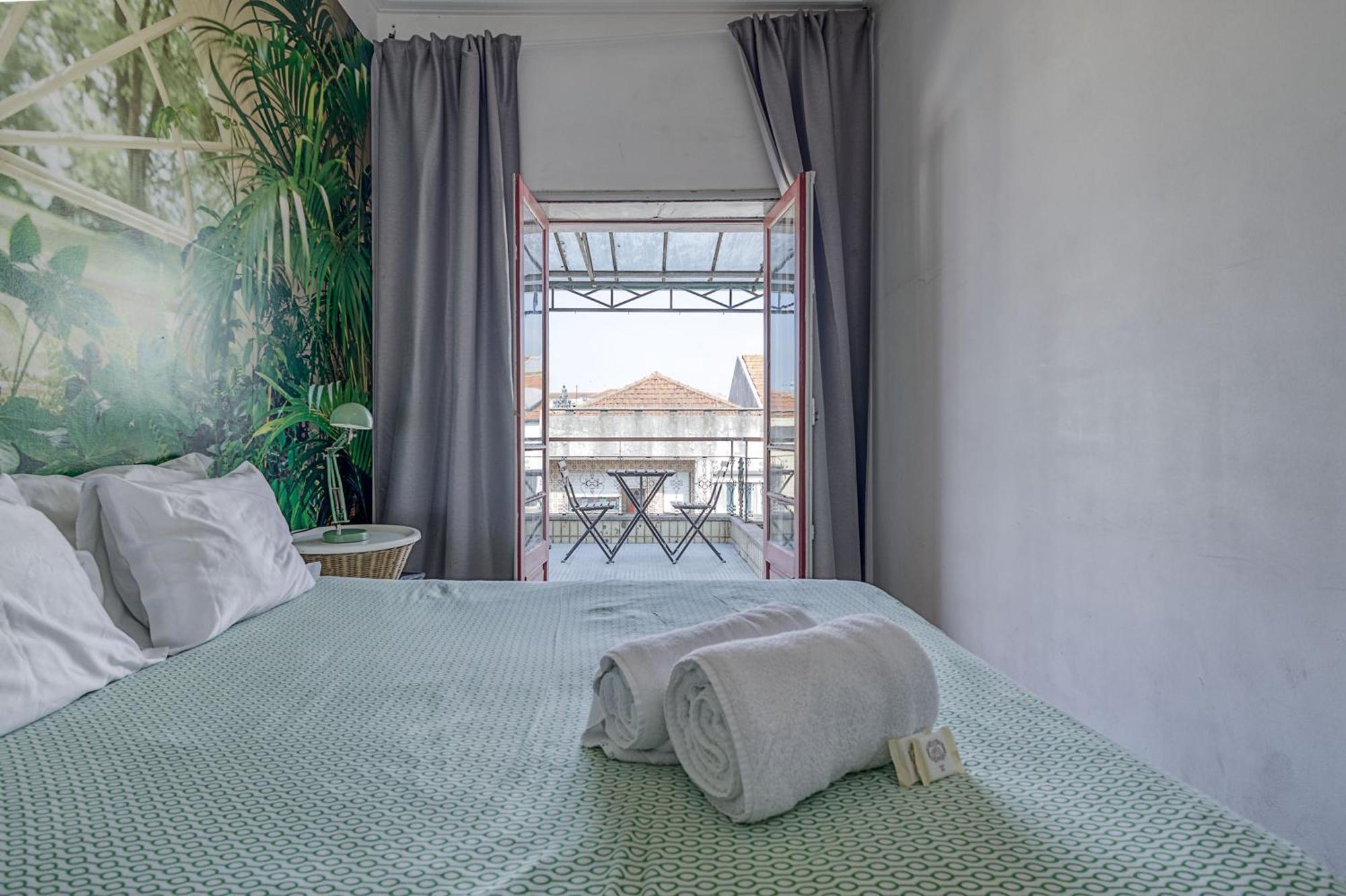Hostel Travel & Live