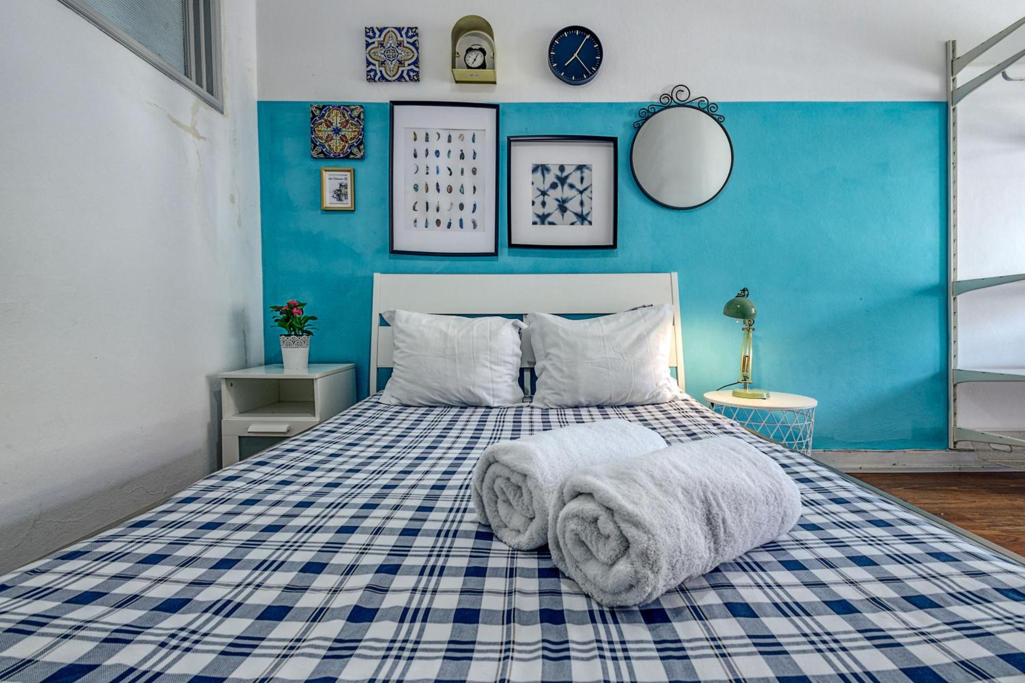 Hostel Travel & Live *
