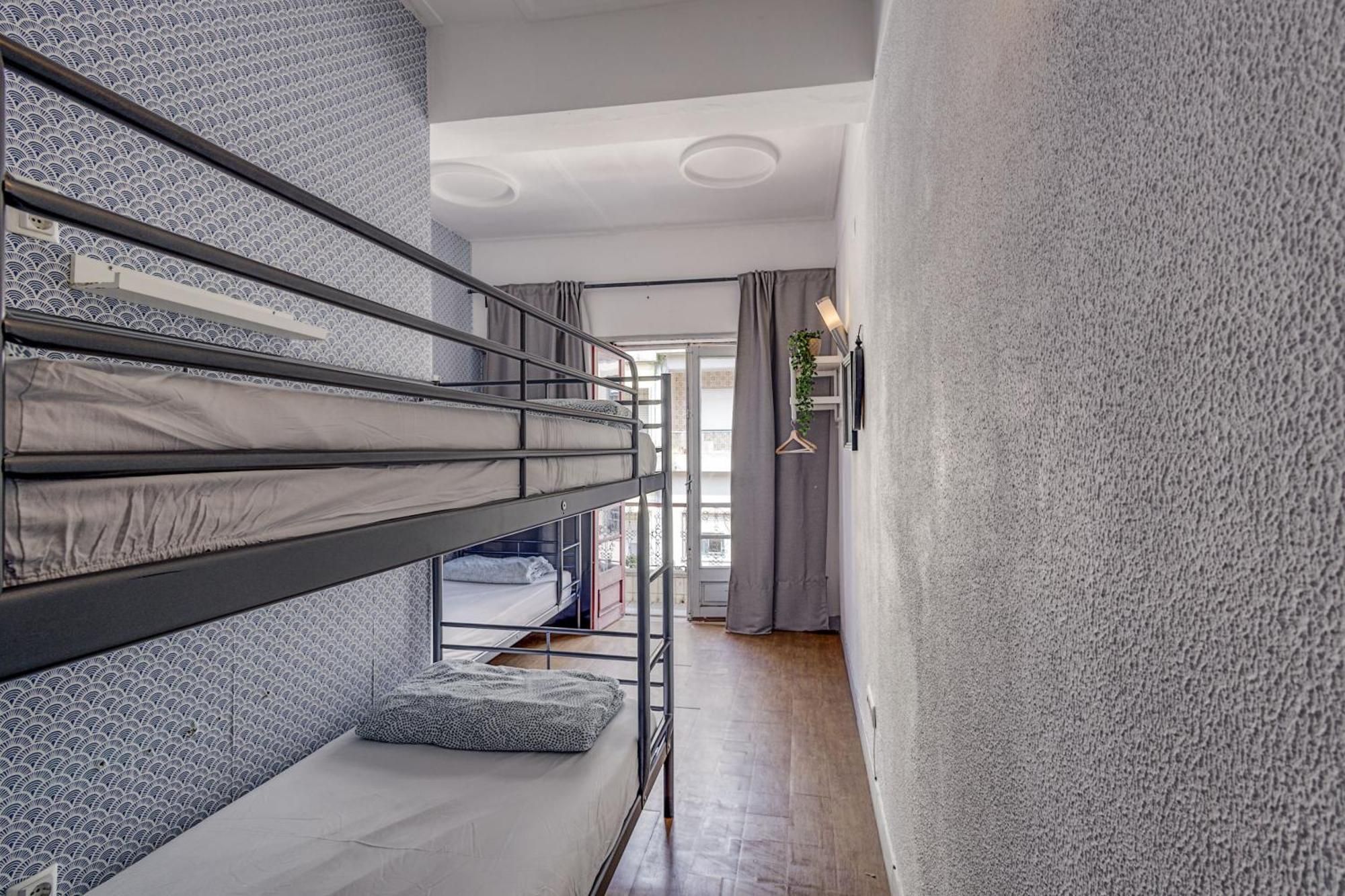 Hostel Travel & Live