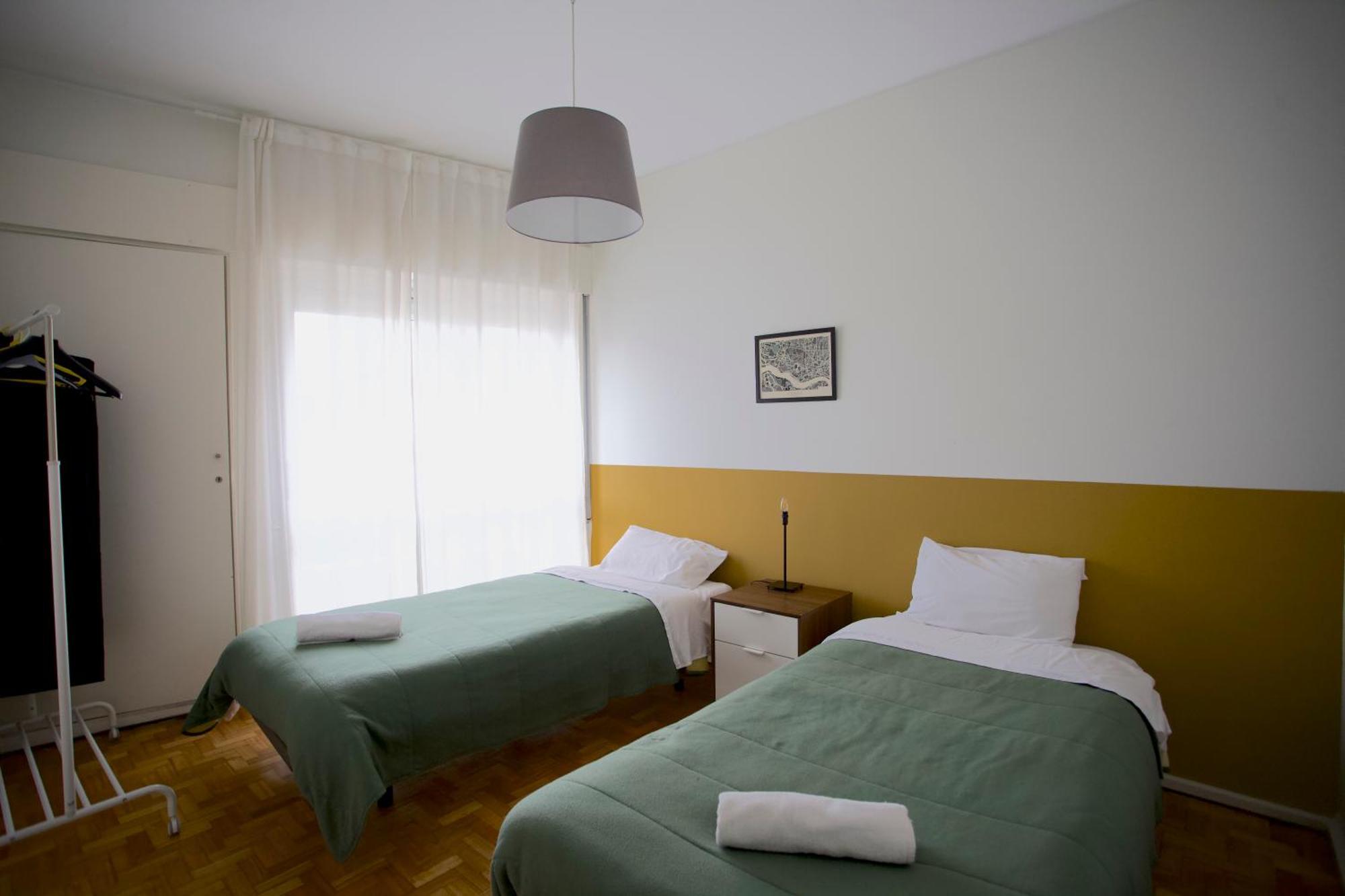 Downtown 3 Bedroom With Balcony - Quiet Street - Family Friendly - Groups Porto