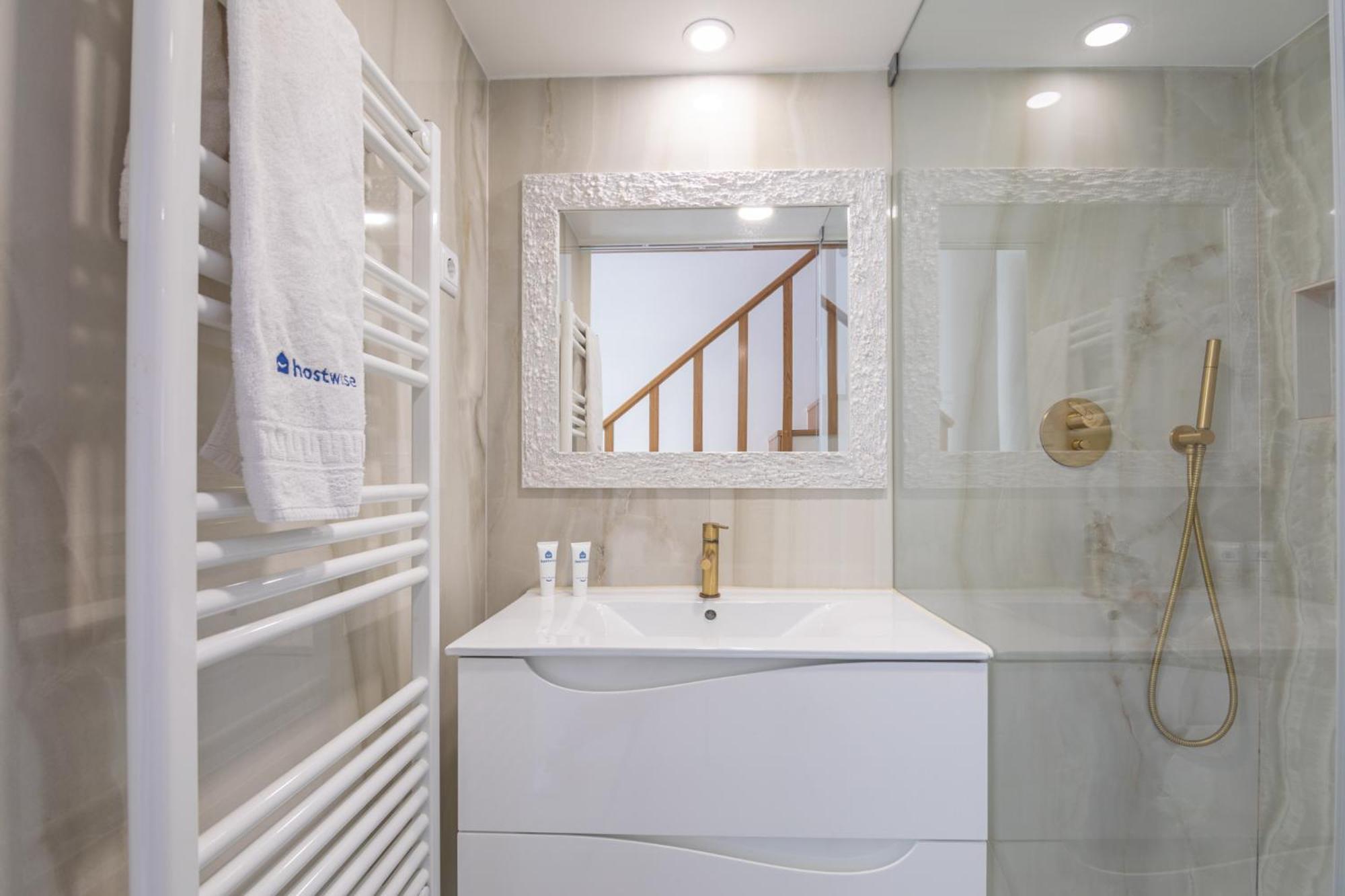 Apartment Deluxe Spacious Flats W Mezzanine By Host Wise