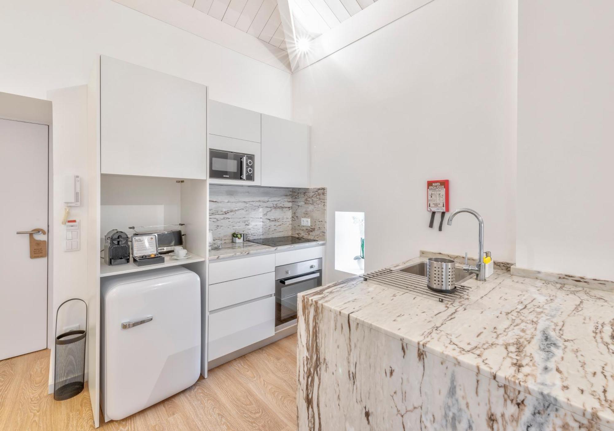 Comfort Dom Hugo - Historic (adults Only) Apartment Porto