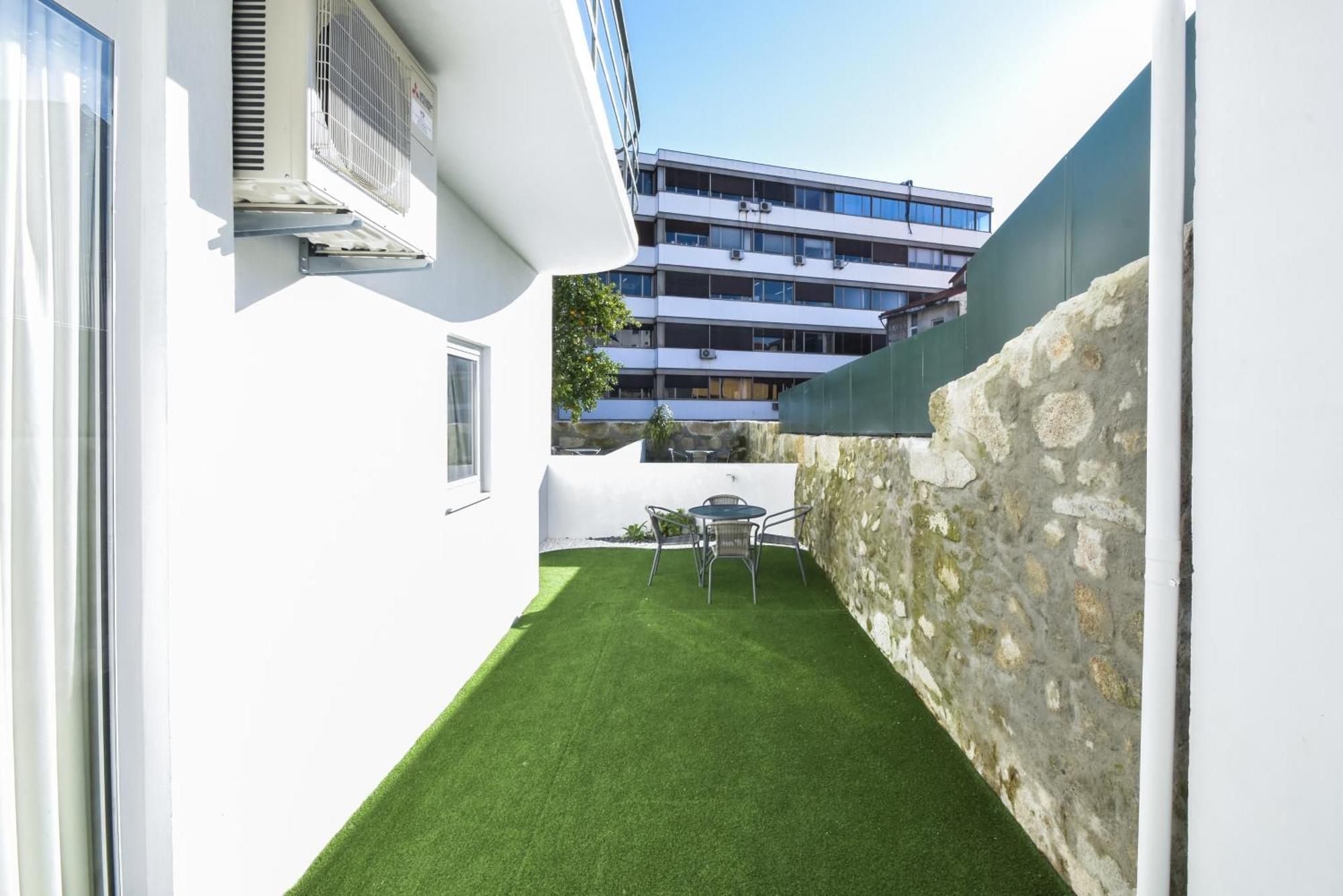 Fontinha Square By Hosts Apartment