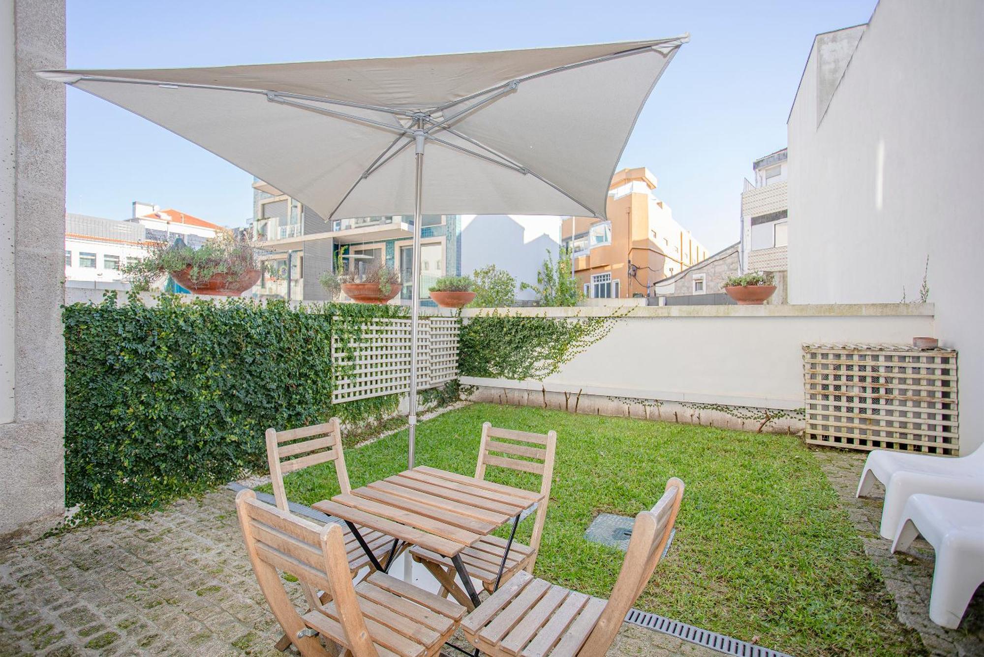 Liiiving In - Garden Light Mezzanine Apartment *
