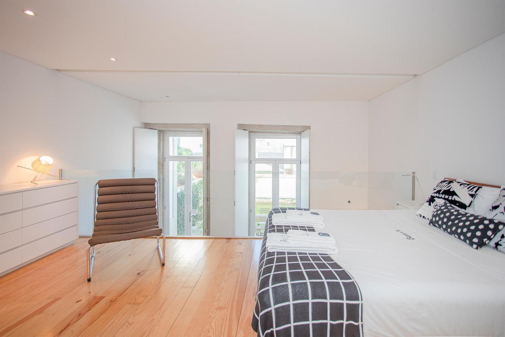 Liiiving In - Garden Light Mezzanine Apartment Porto