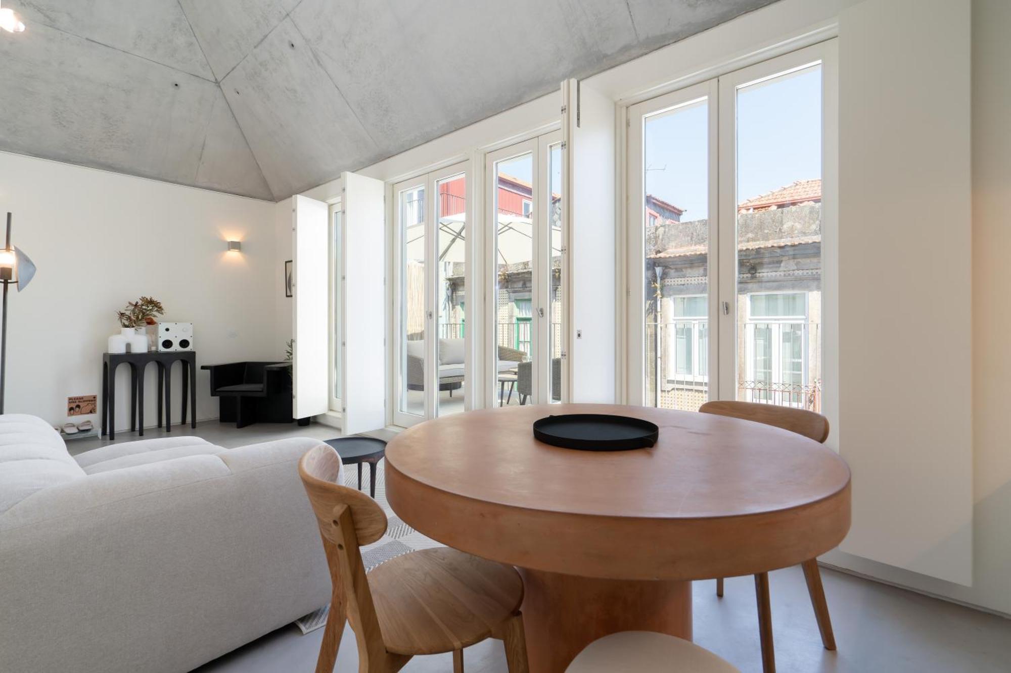 Host Wise - Luxurious Private Flats - Balcony Porto
