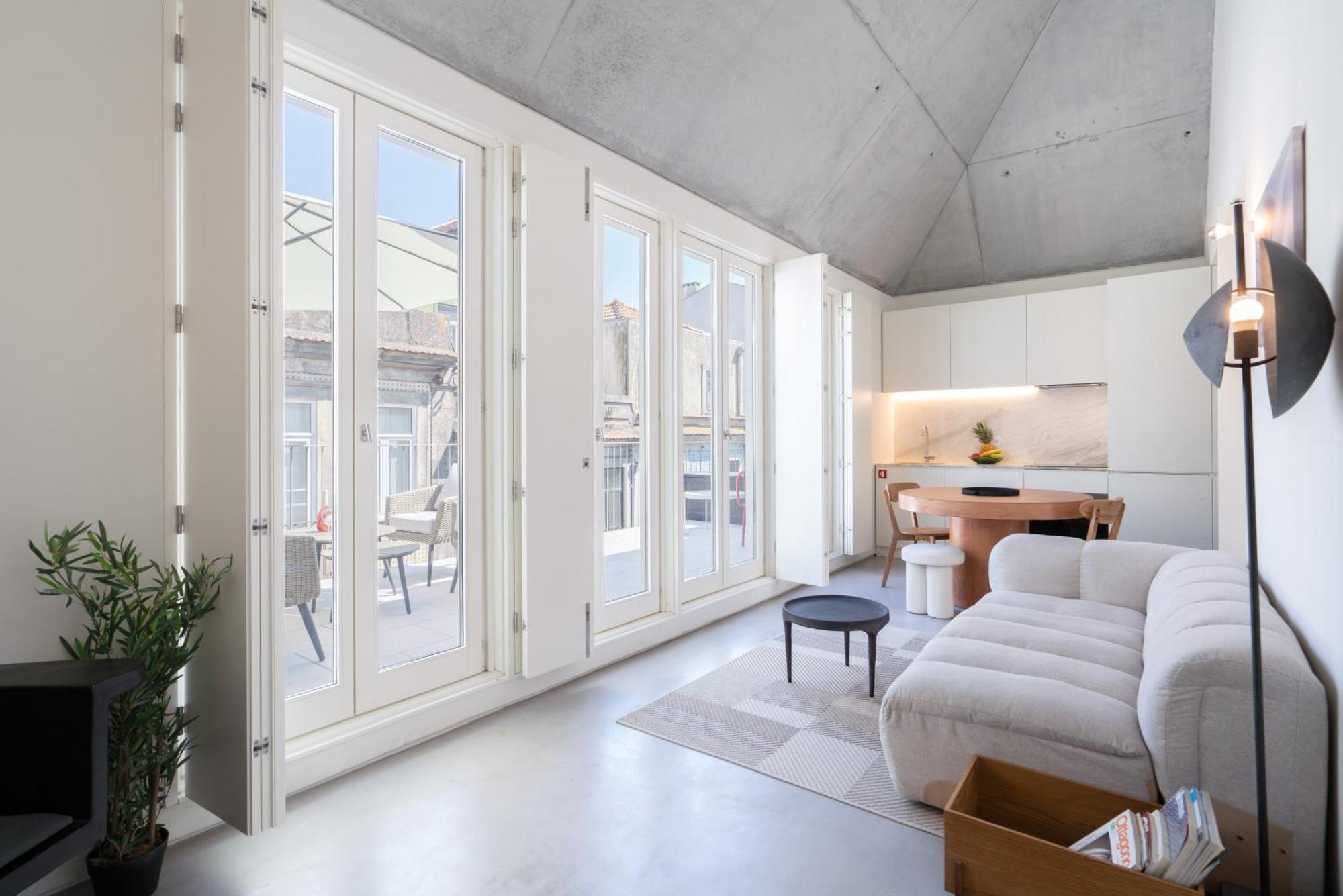 Apartment Host Wise - Luxurious Private Flats - Balcony