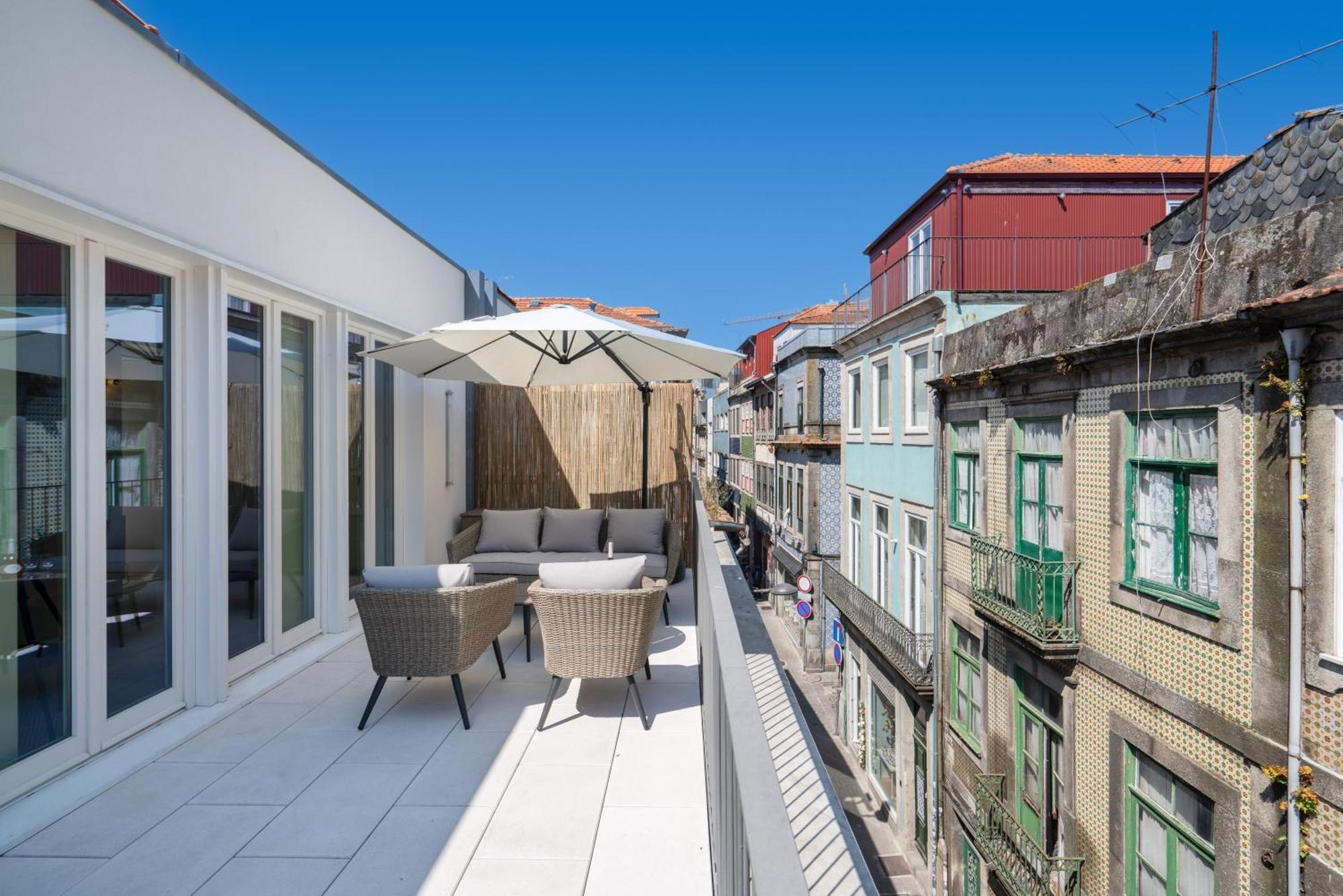 Host Wise - Luxurious Private Flats - Balcony * Porto