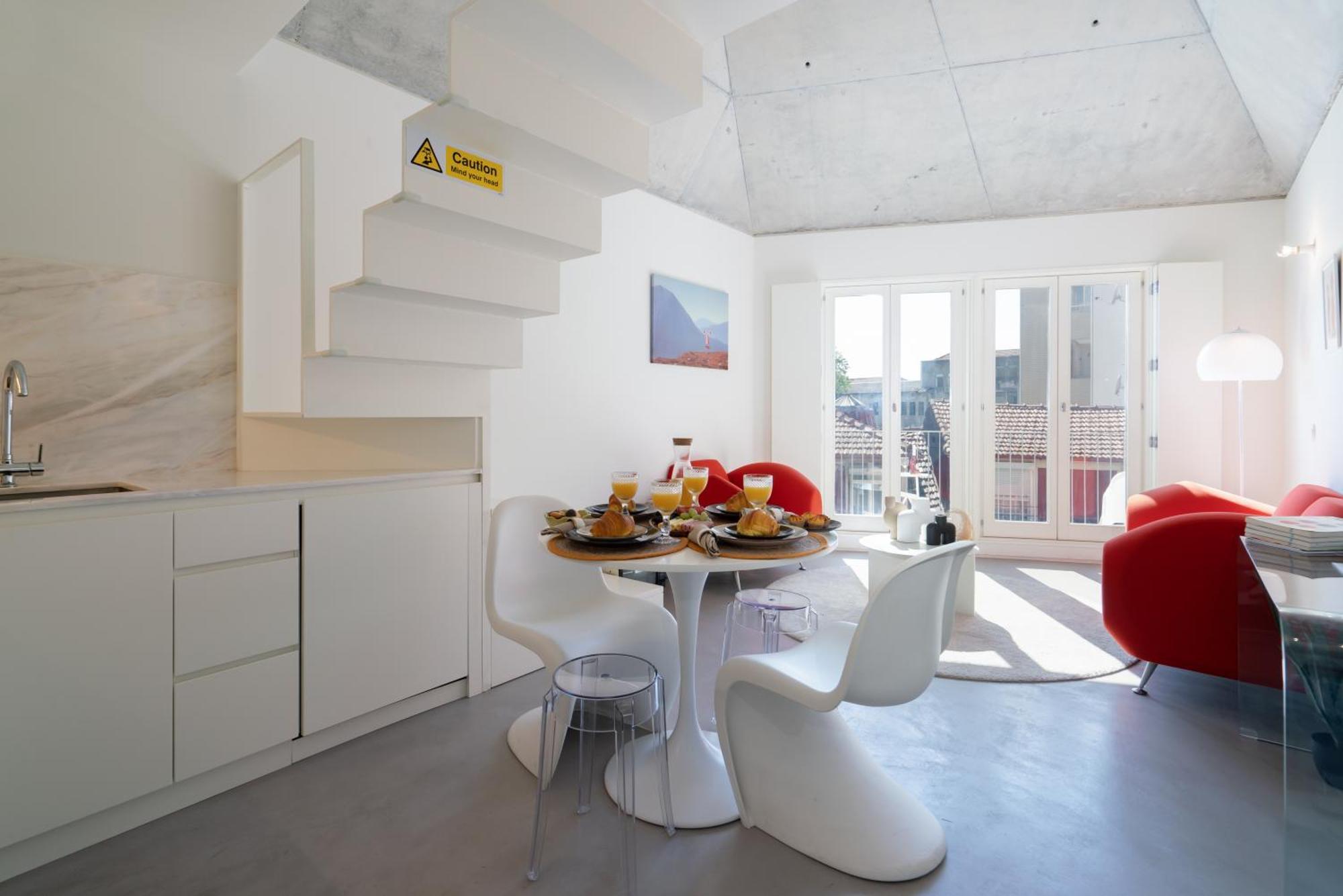 Host Wise - Luxurious Private Flats - Balcony Porto