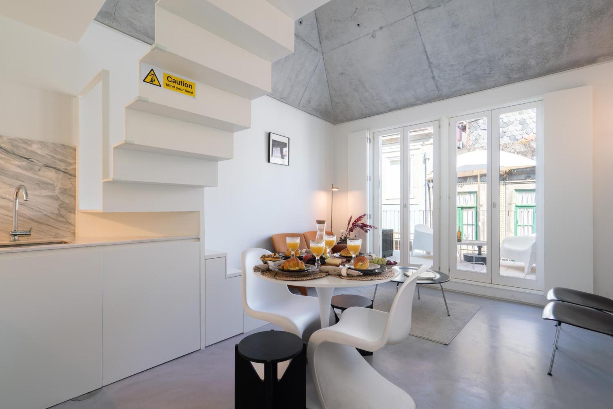 Apartment Host Wise - Luxurious Private Flats - Balcony
