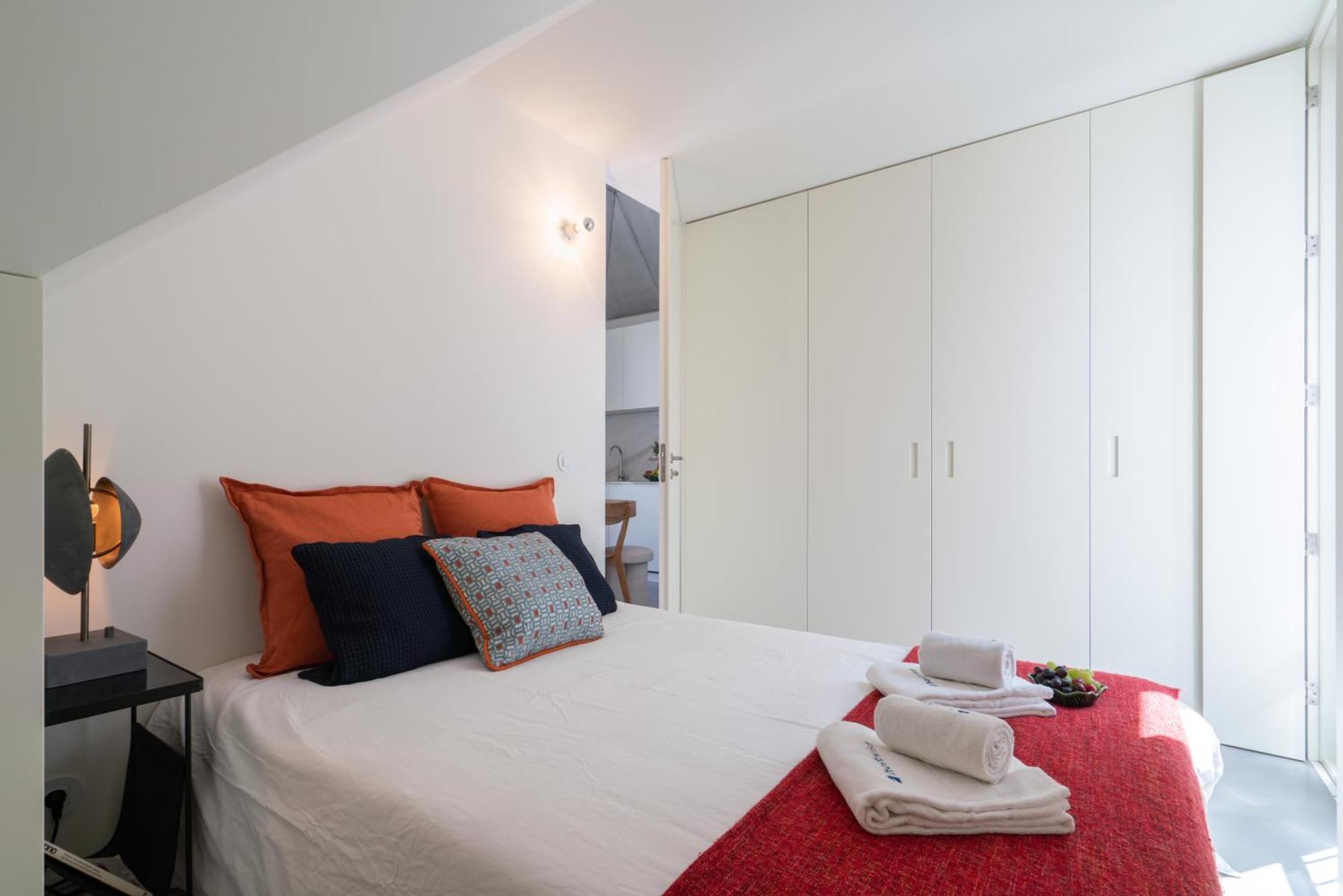 Host Wise - Luxurious Private Flats - Balcony Porto
