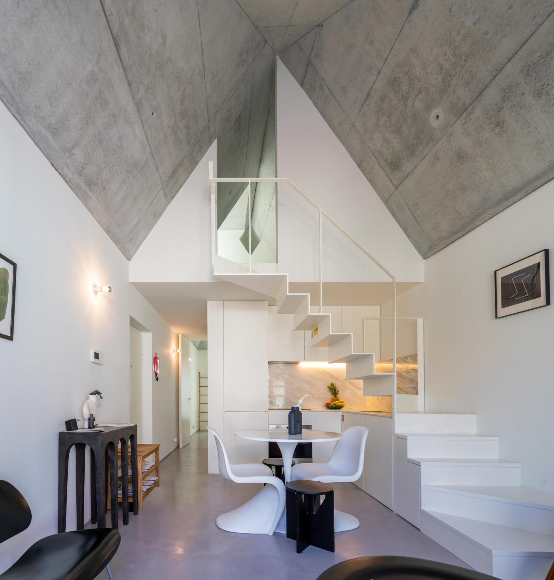 Host Wise - Luxurious Private Flats - Balcony Porto
