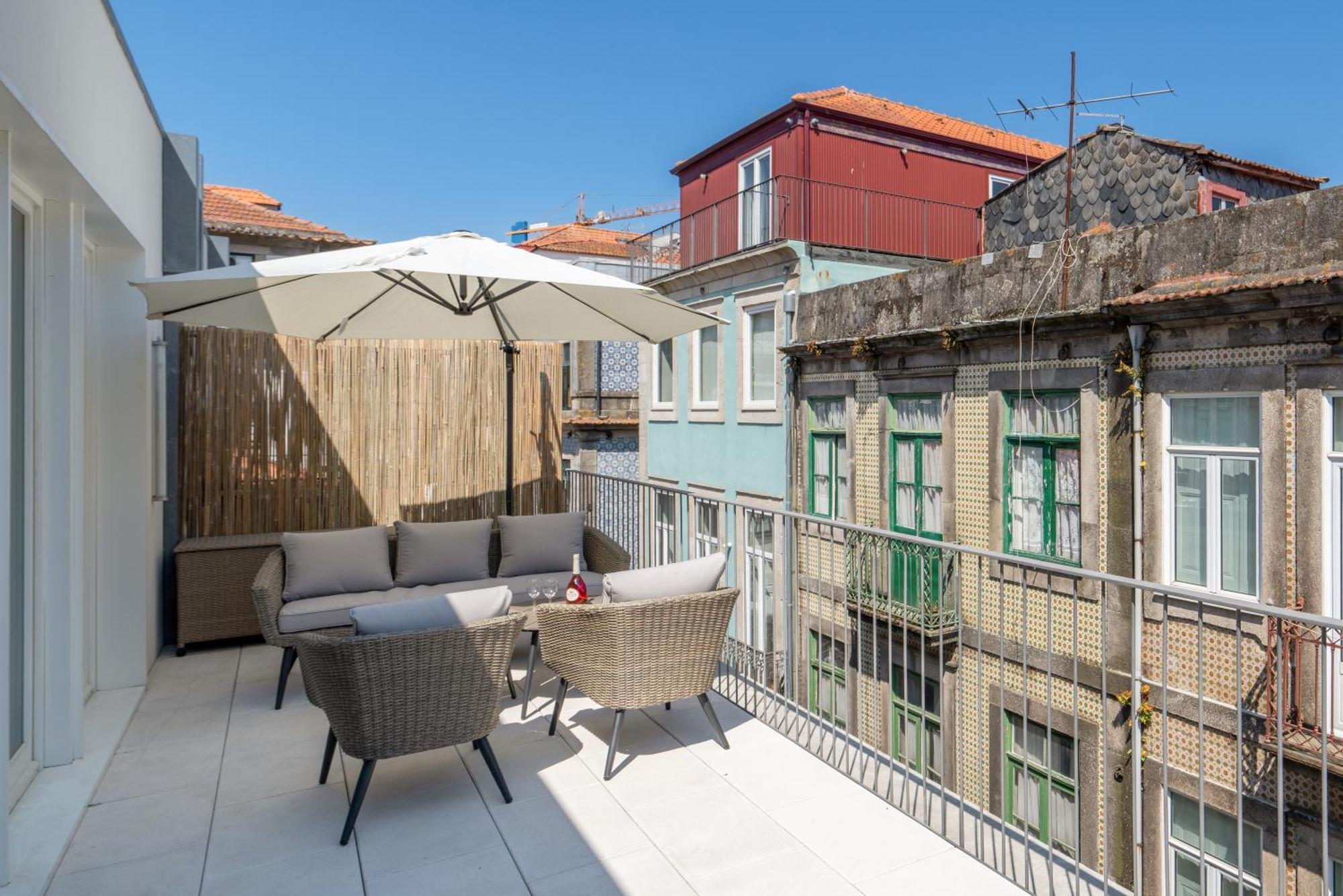 Host Wise - Luxurious Private Flats - Balcony * Porto
