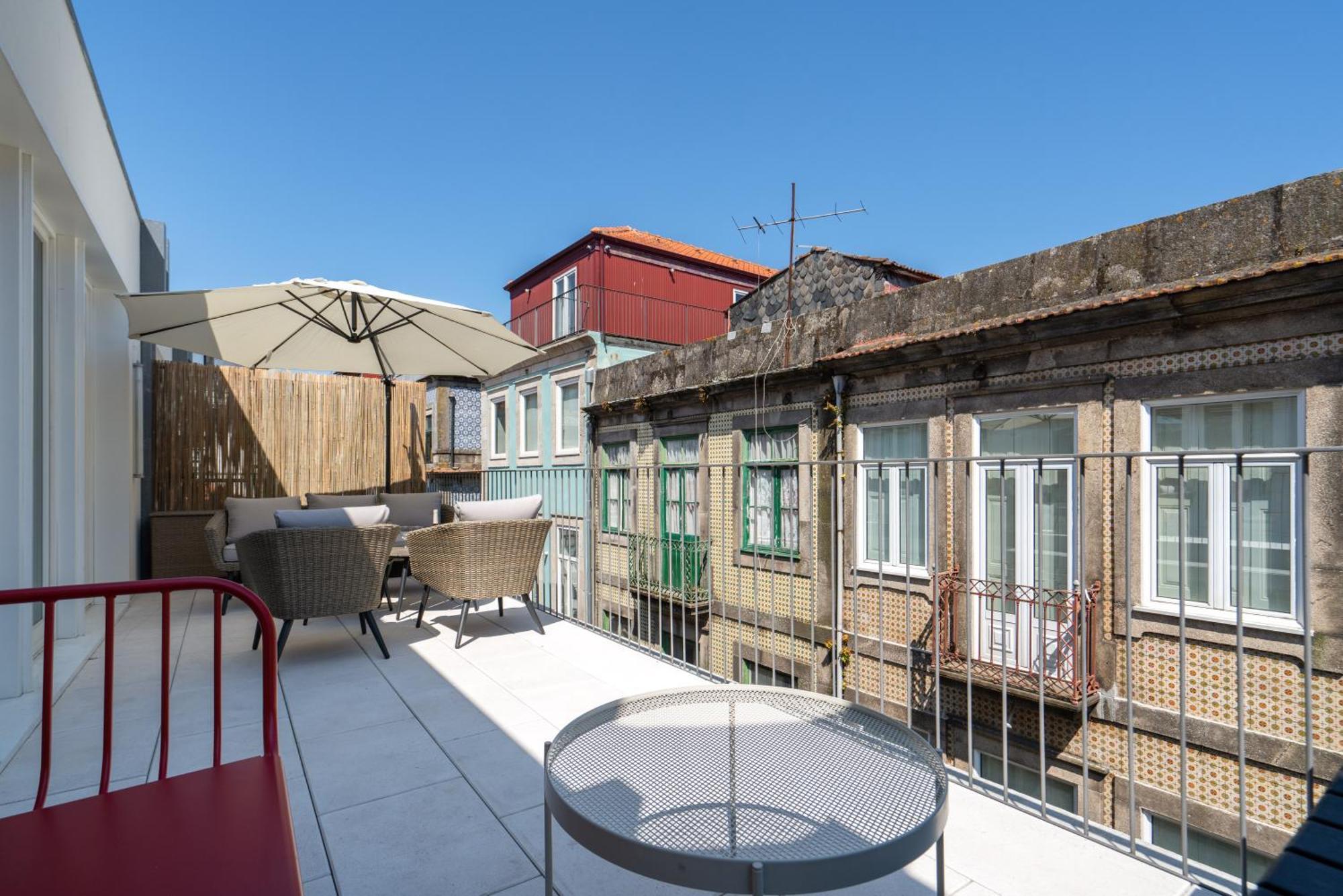 Host Wise - Luxurious Private Flats - Balcony Porto
