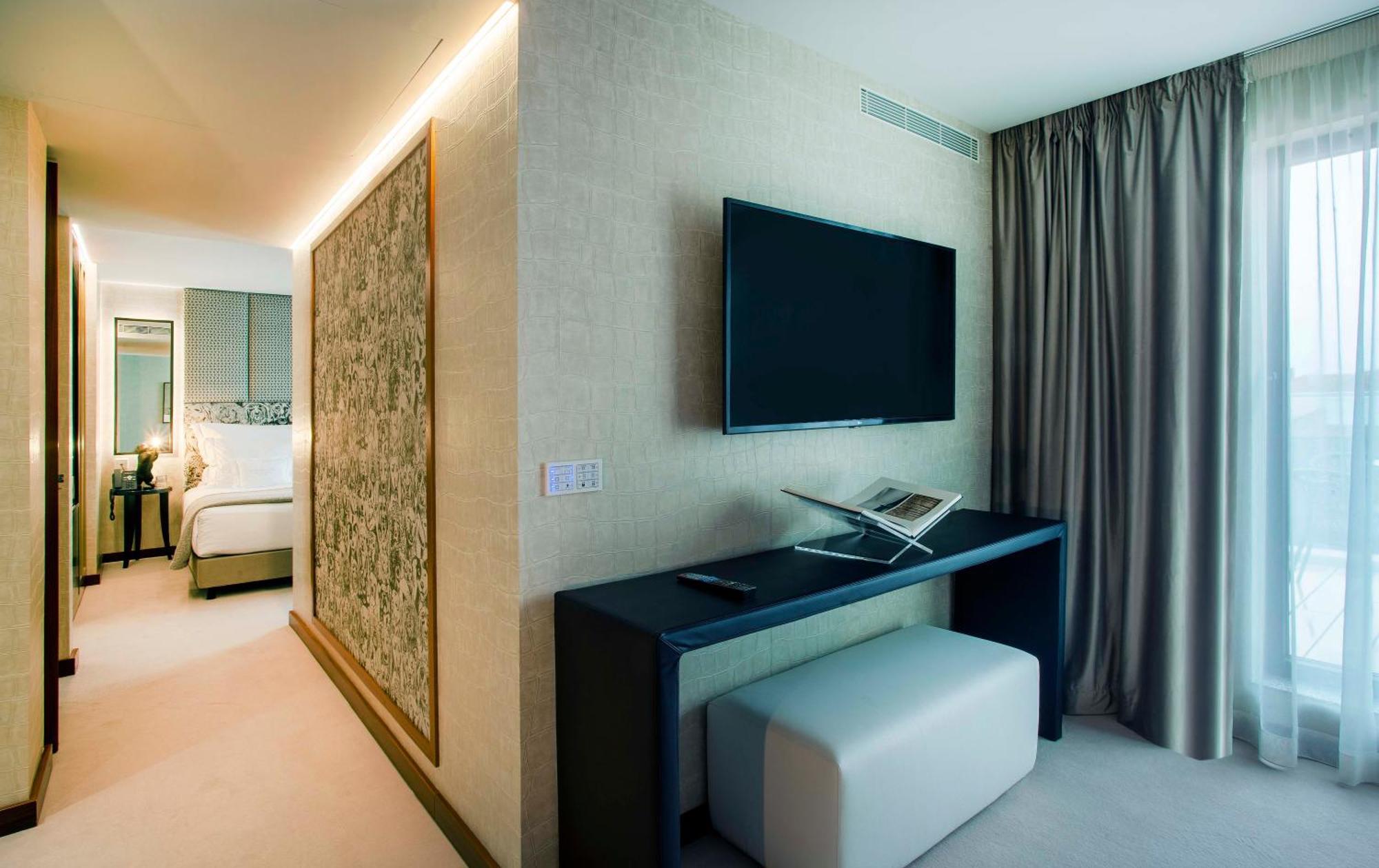 Wine & Books Hotel 5*