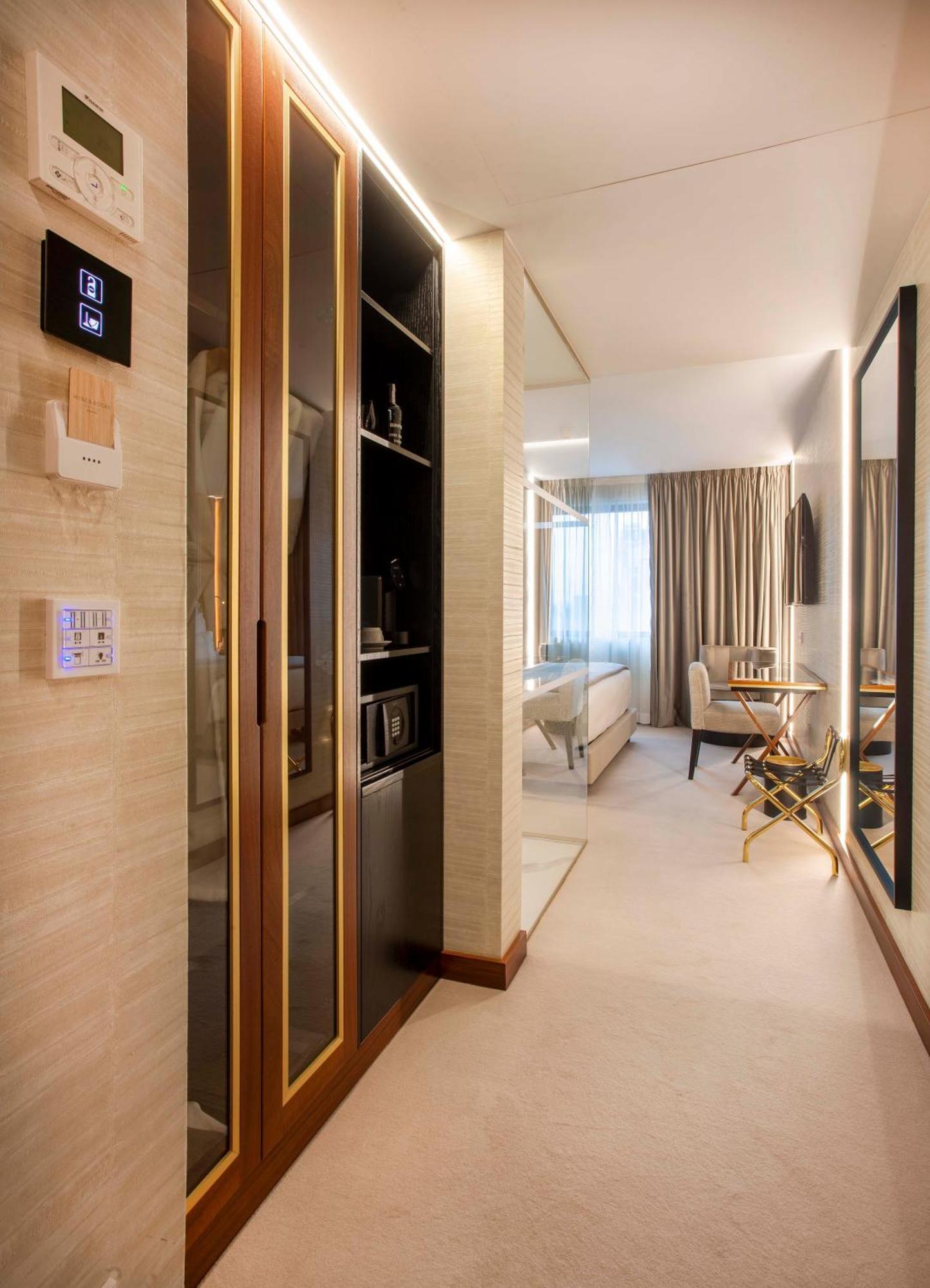 Hotel Wine & Books 5*