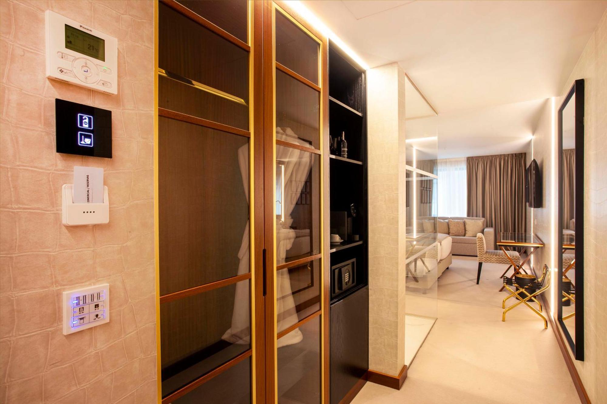 Wine & Books 5*