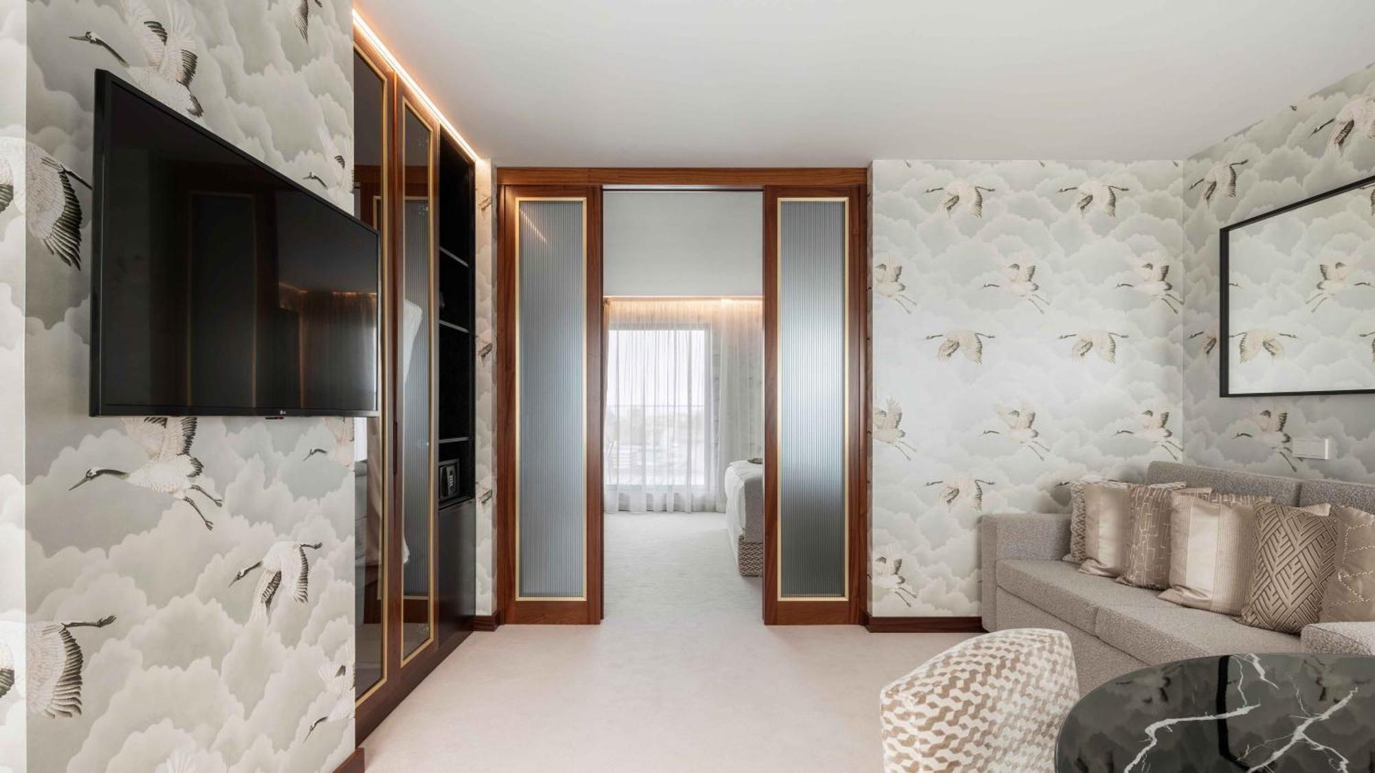 Hotel Wine & Books 5*