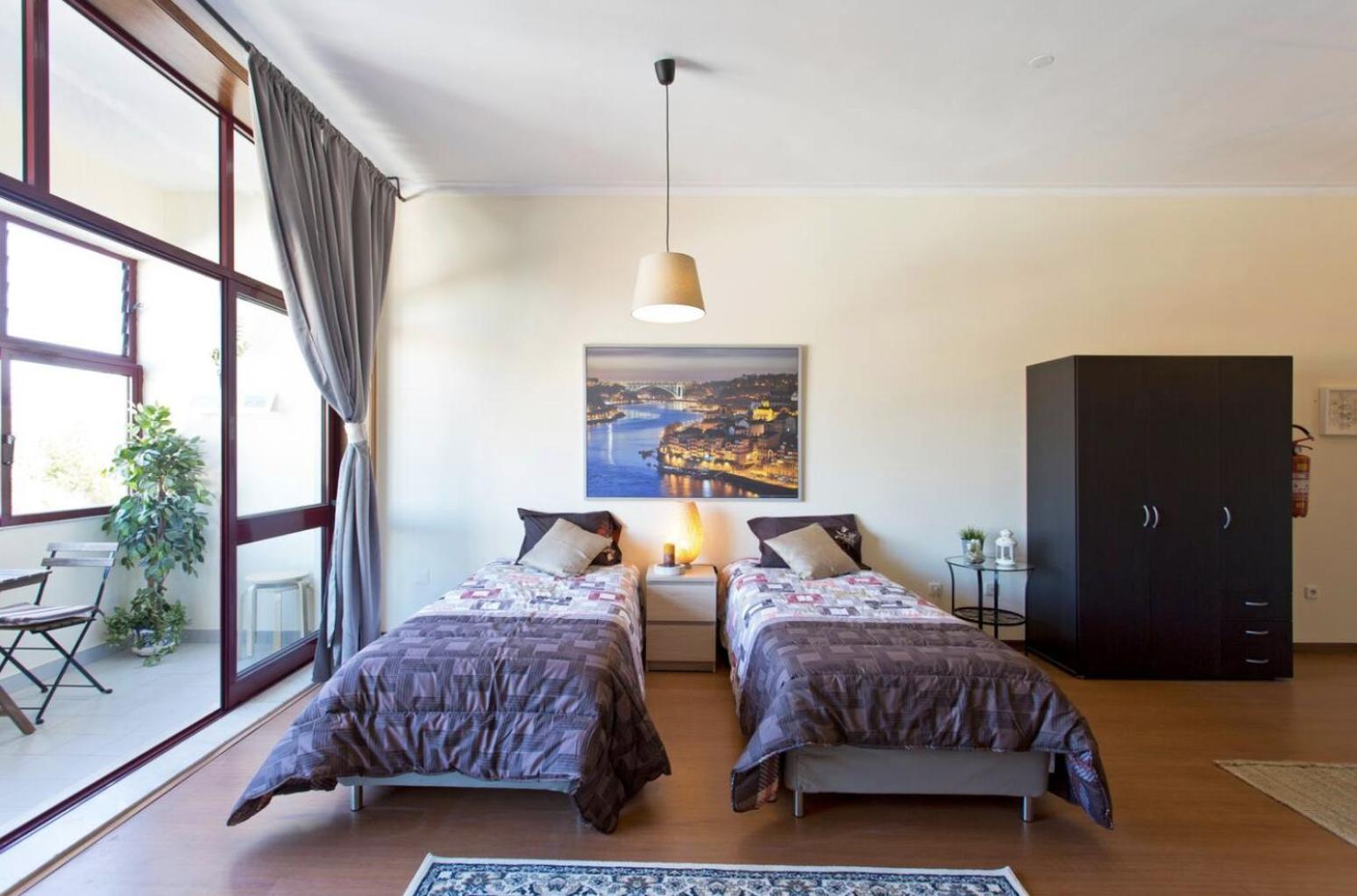 Host Wise - Cozy Sunny Flats - Ace Location *