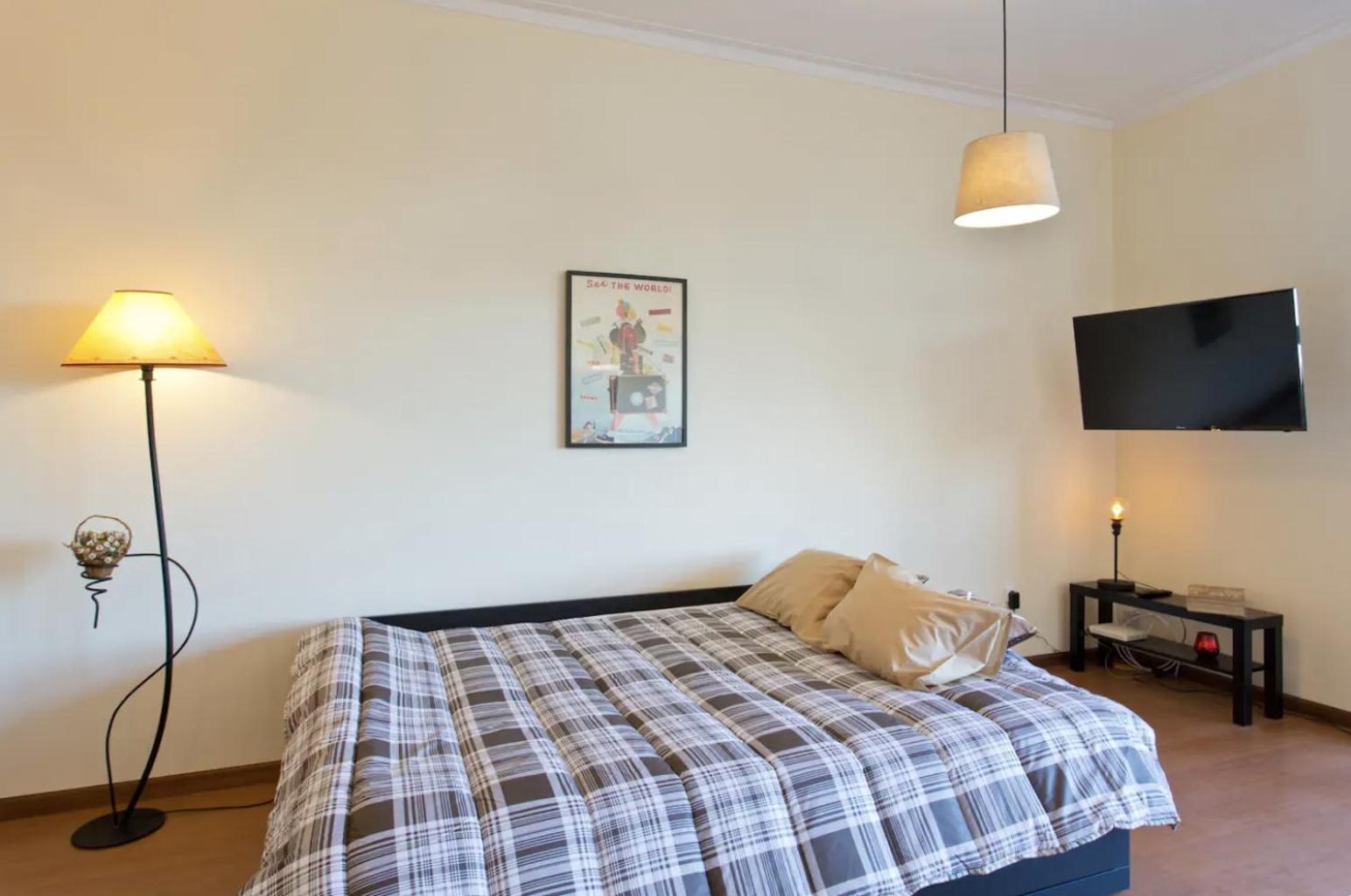 Host Wise - Cozy Sunny Flats - Ace Location