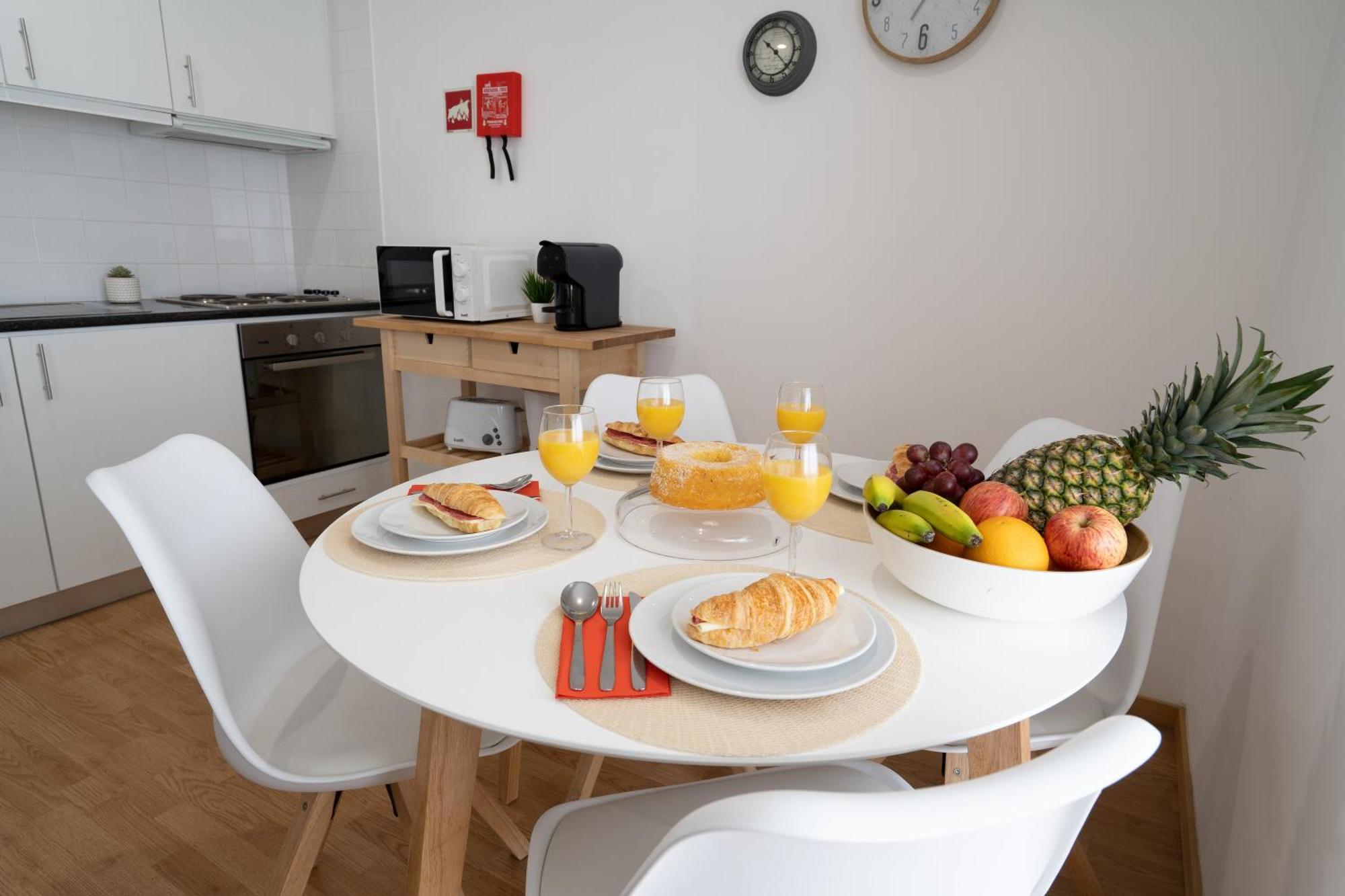 Host Wise - Colorful Fresh Flats - Batalha * Porto