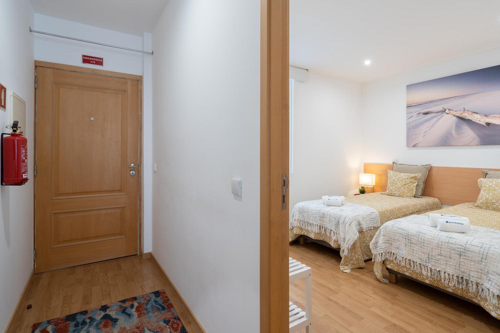 Host Wise - Colorful Fresh Flats - Batalha * Porto