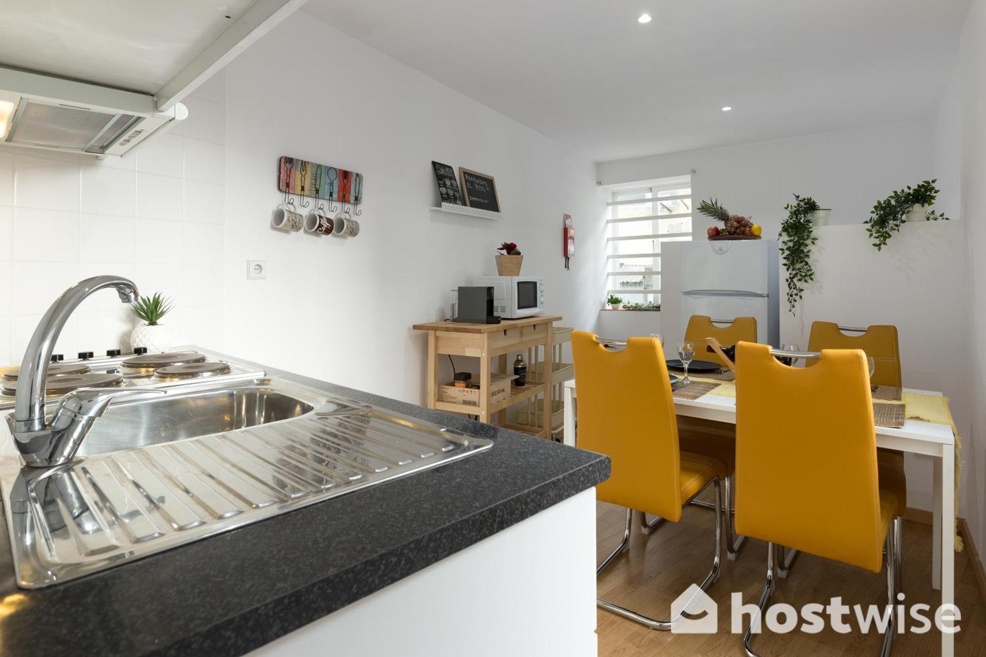 Host Wise - Colorful Fresh Flats - Batalha