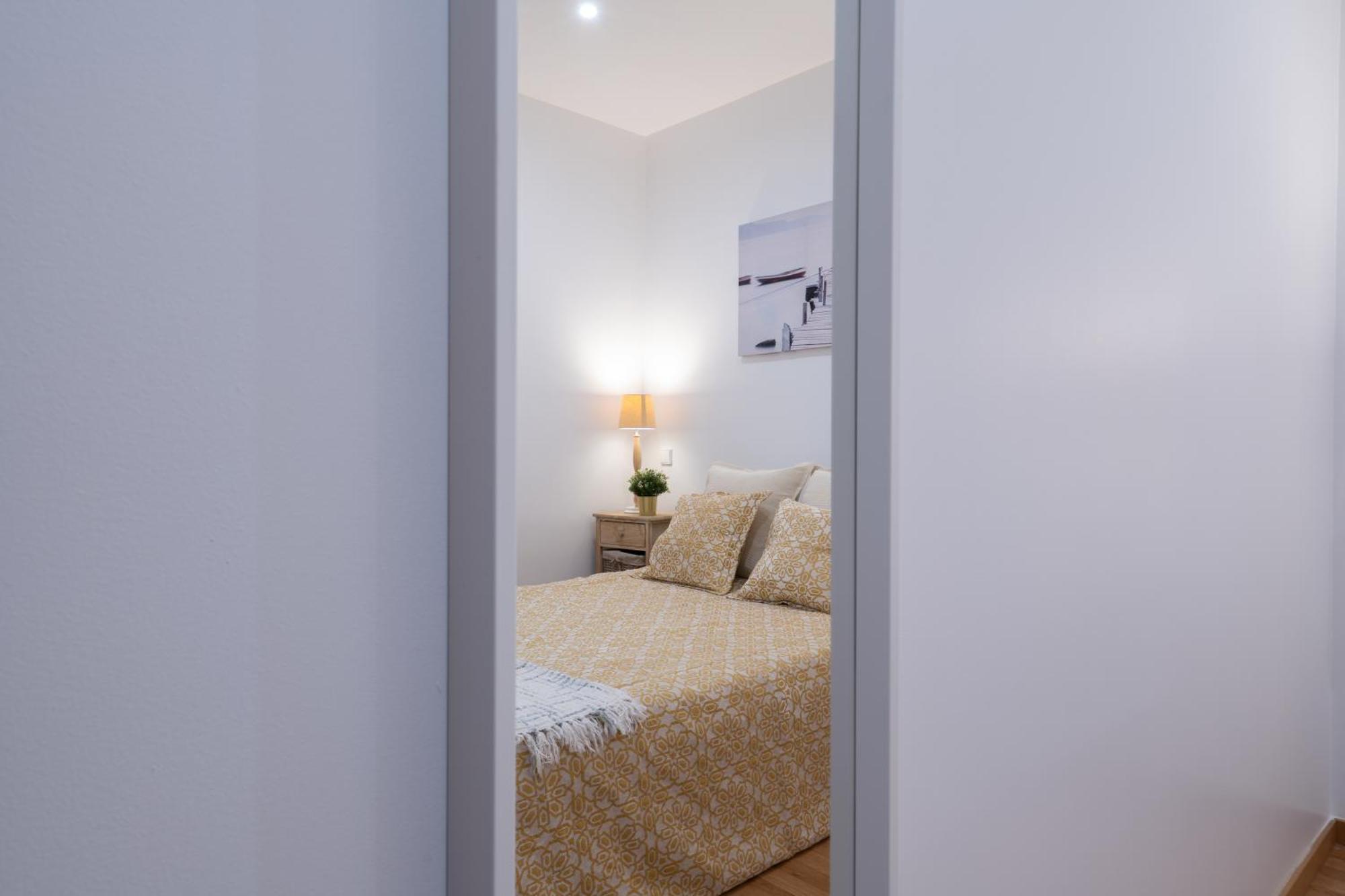 Host Wise - Colorful Fresh Flats - Batalha Apartment