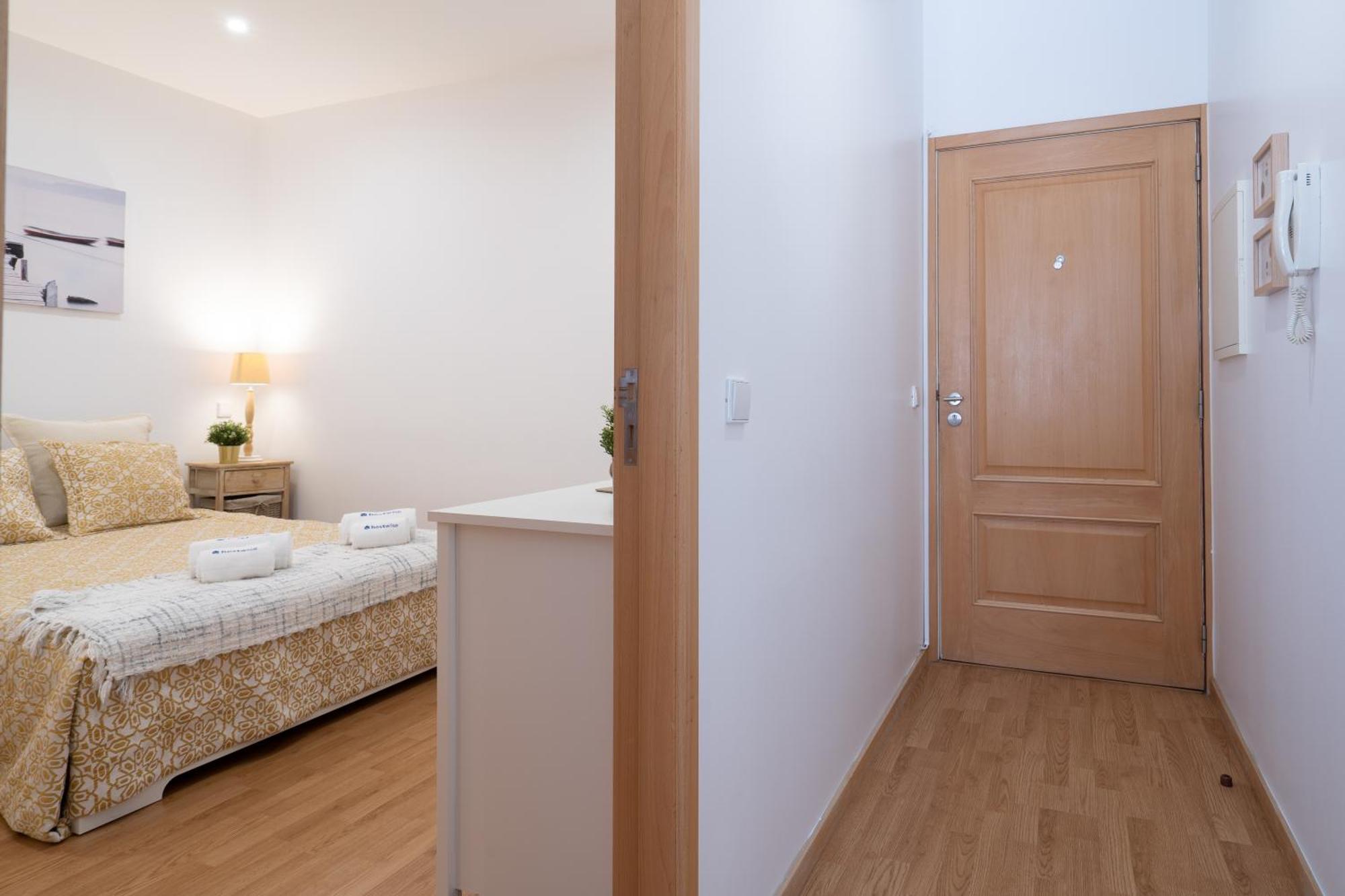 Host Wise - Colorful Fresh Flats - Batalha Apartment Porto