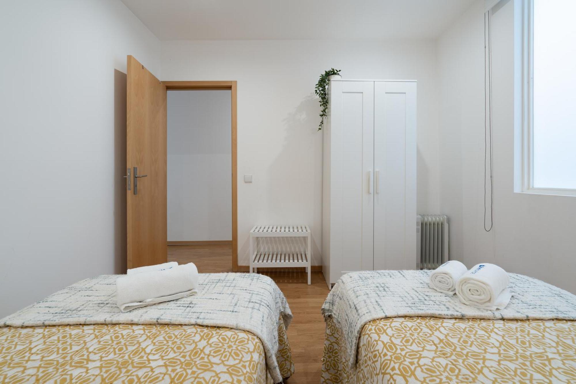 Apartment Host Wise - Colorful Fresh Flats - Batalha Porto