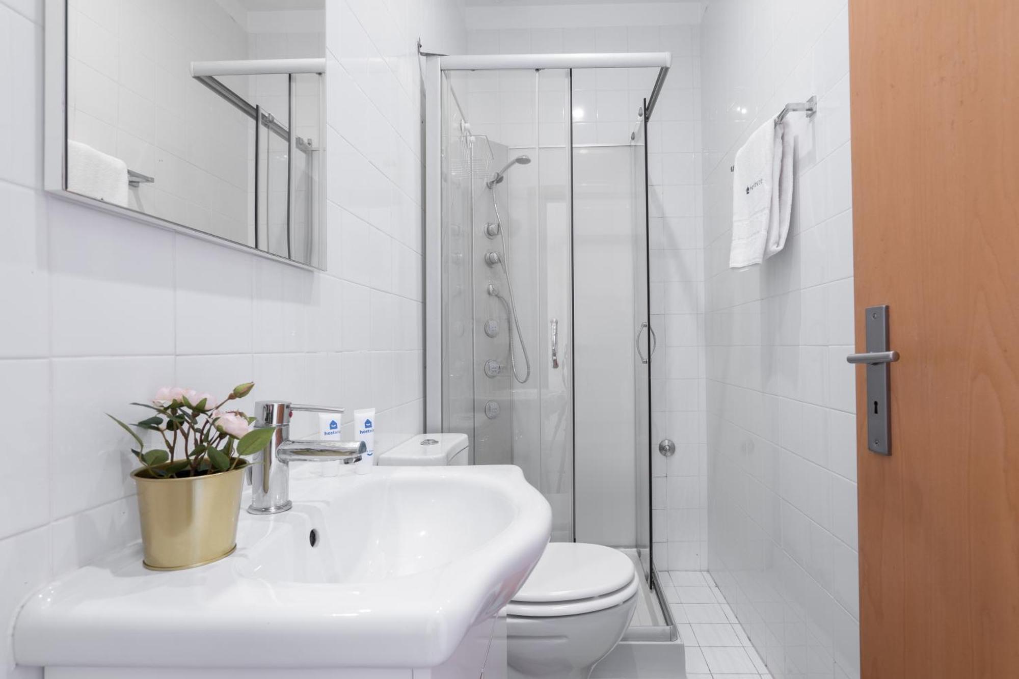 Host Wise - Colorful Fresh Flats - Batalha *