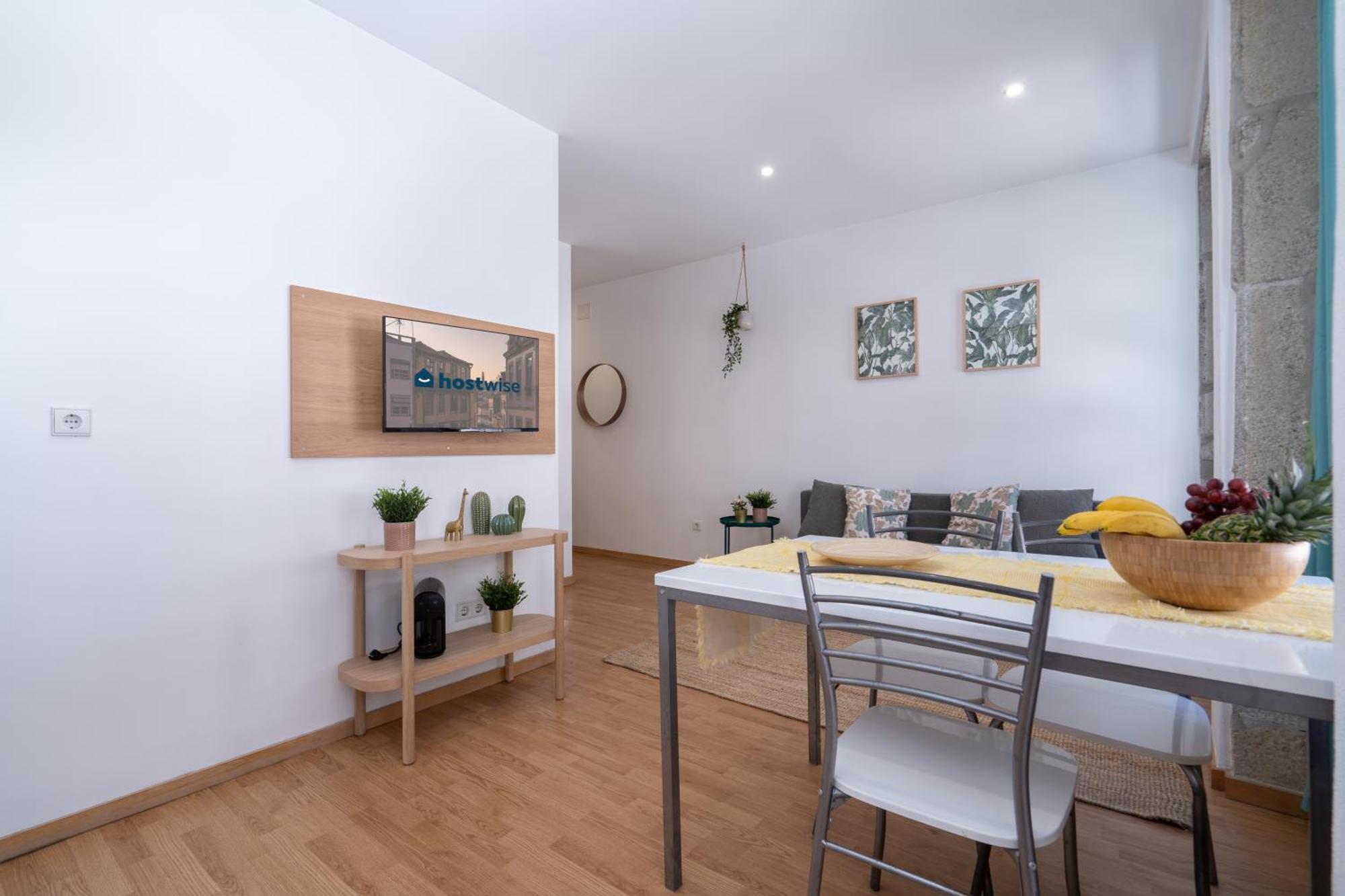 Host Wise - Colorful Fresh Flats - Batalha Apartment Porto