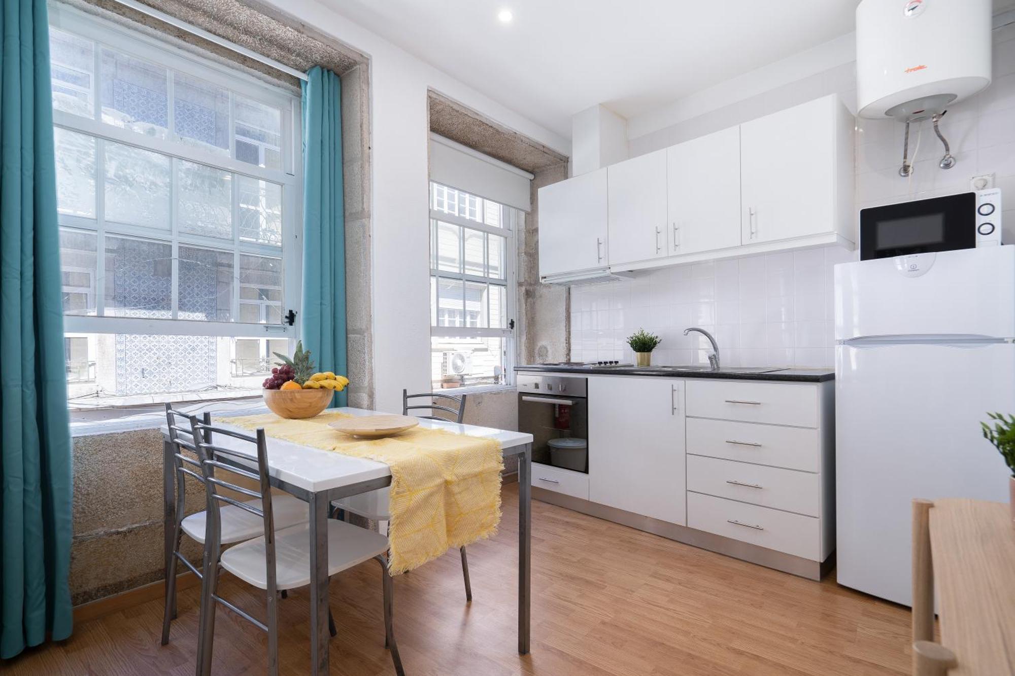 Apartment Host Wise - Colorful Fresh Flats - Batalha *