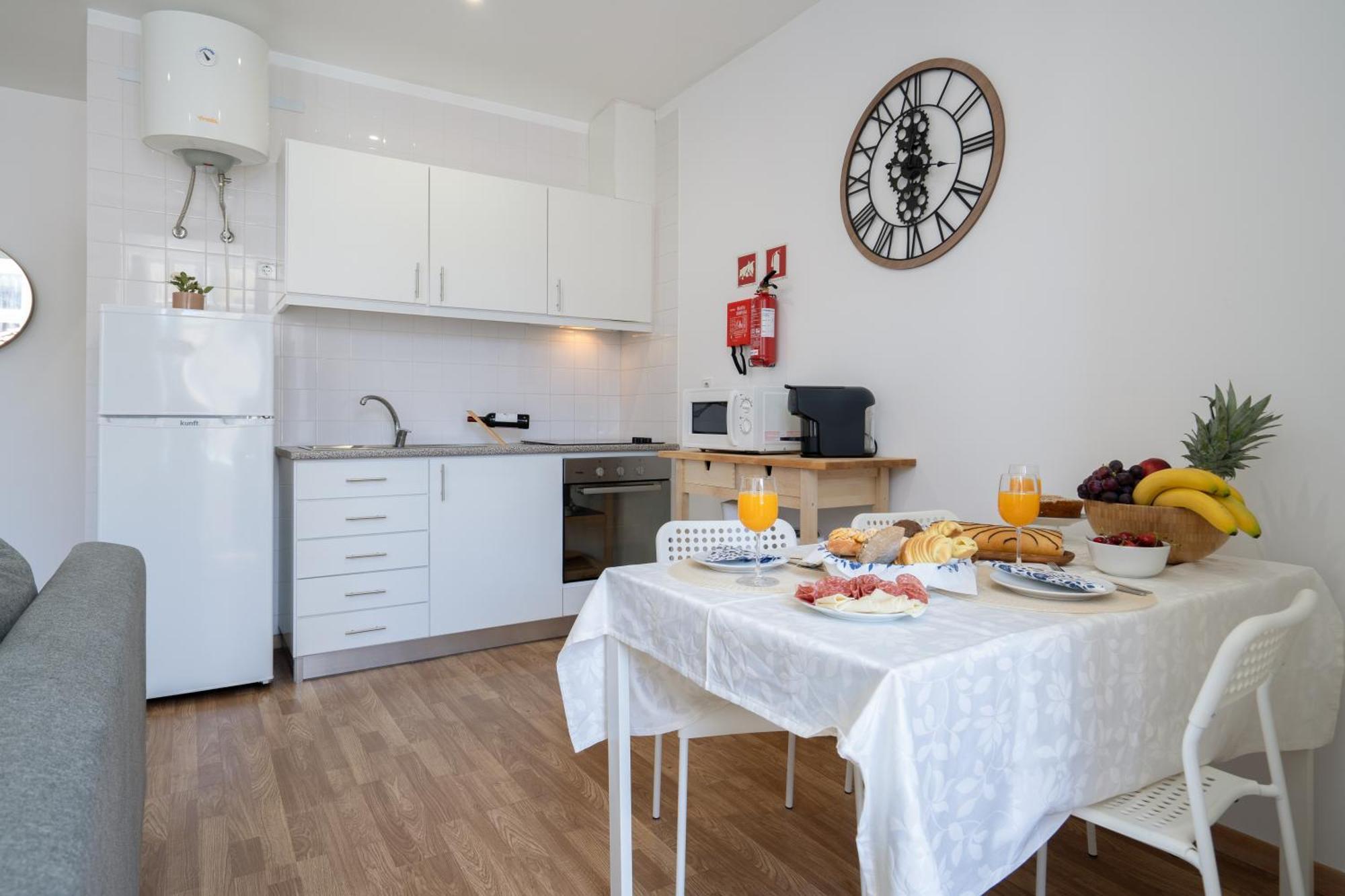 Host Wise - Colorful Fresh Flats - Batalha *