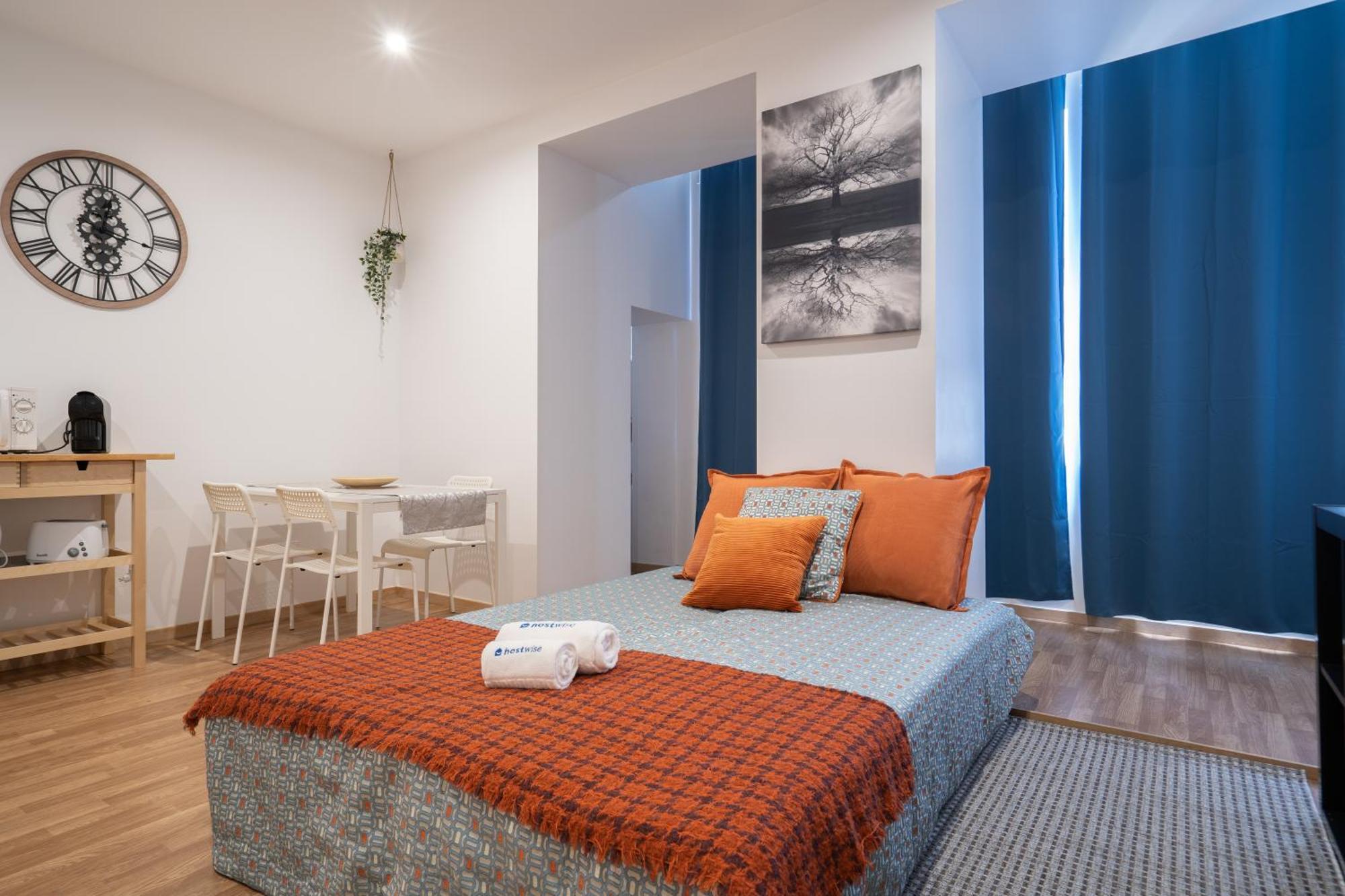Host Wise - Colorful Fresh Flats - Batalha Apartment