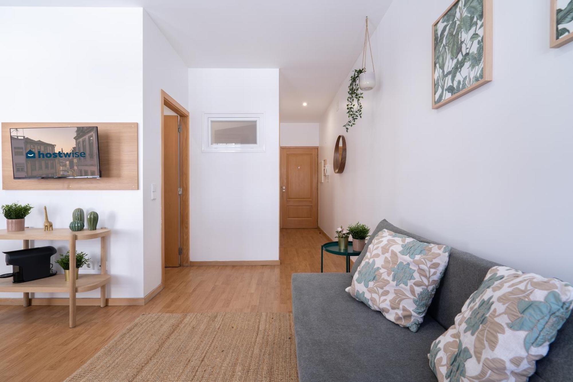 Apartment Host Wise - Colorful Fresh Flats - Batalha