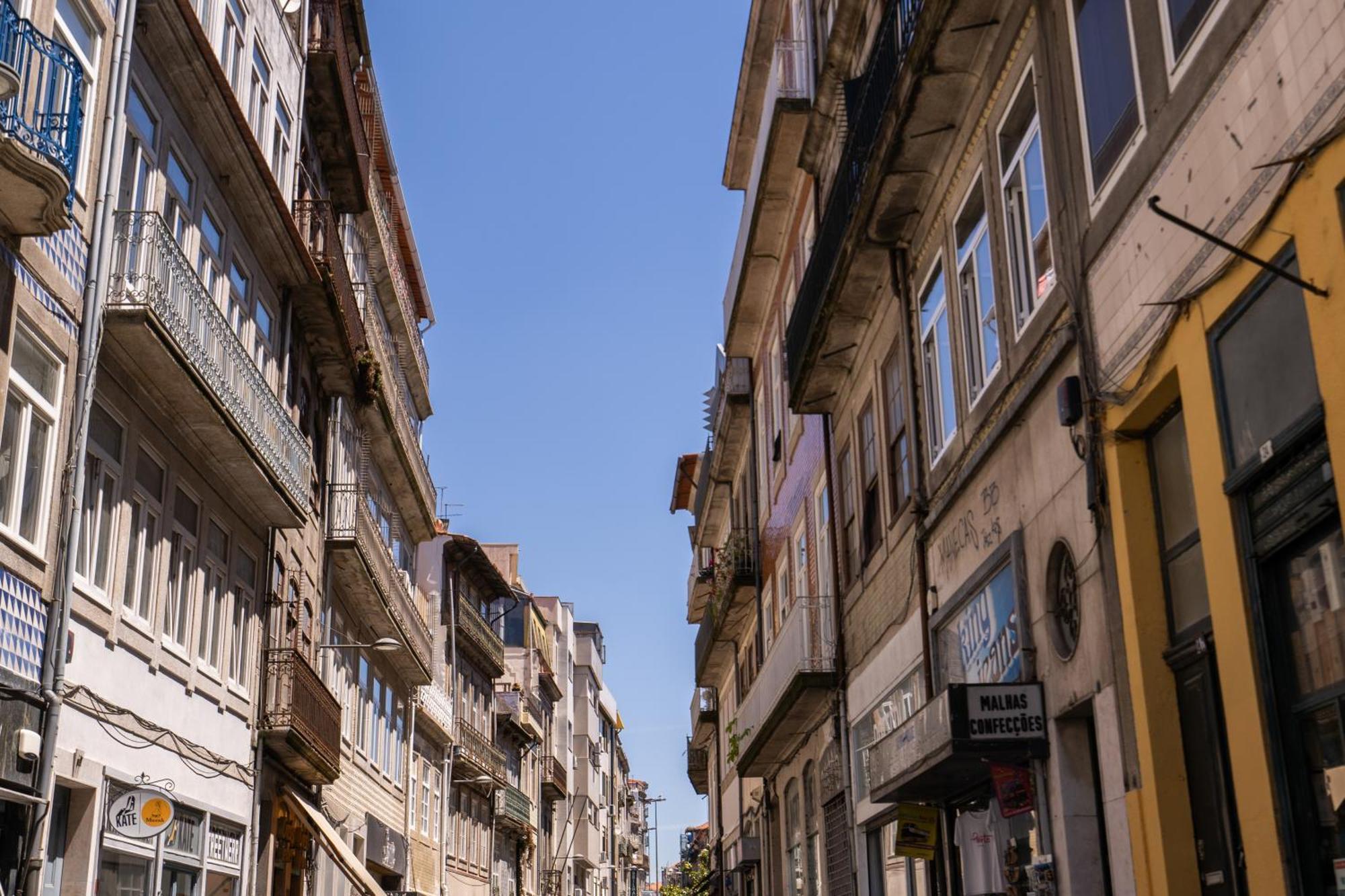 Host Wise - Colorful Fresh Flats - Batalha Apartment Porto