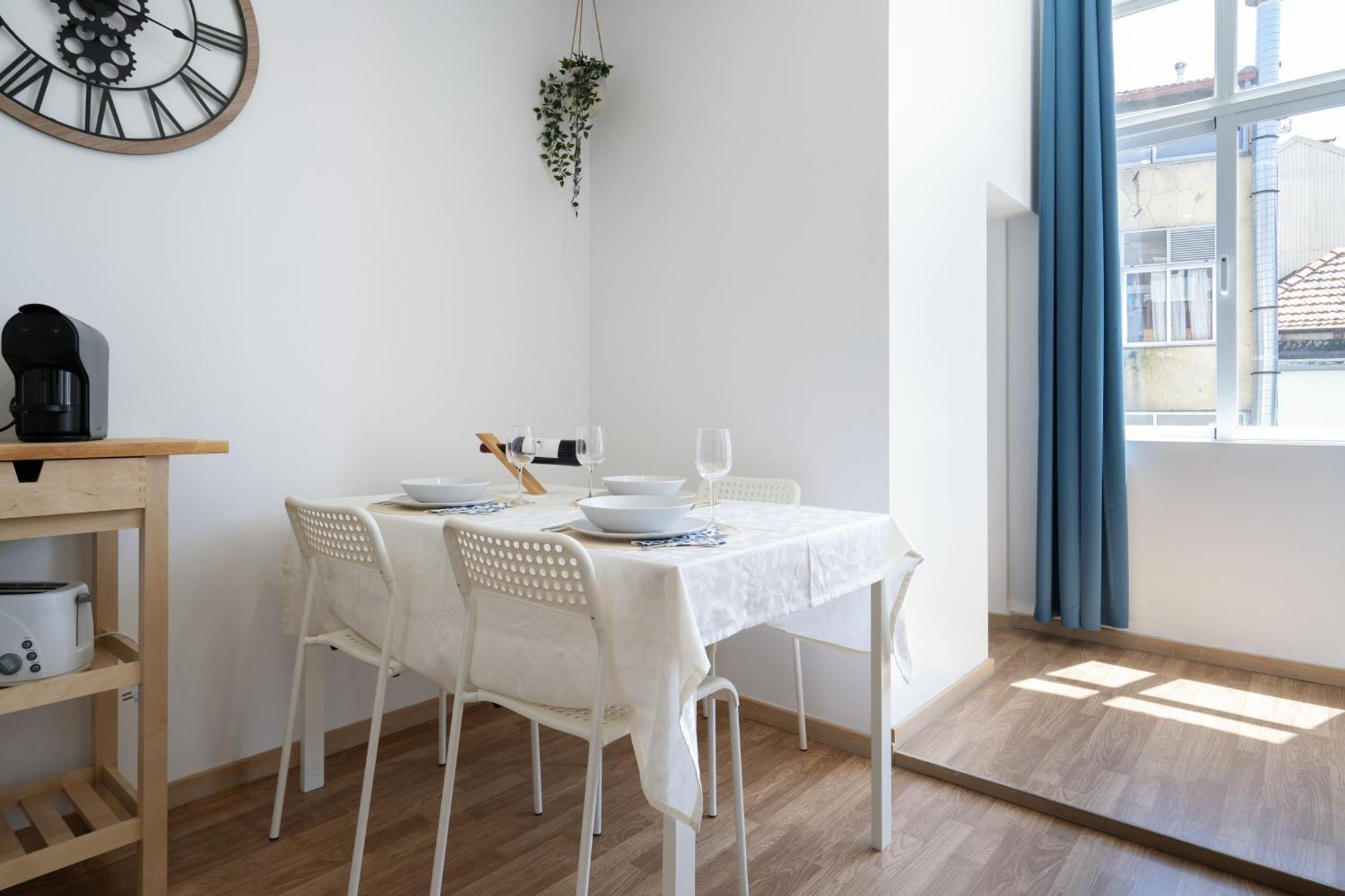 Host Wise - Colorful Fresh Flats - Batalha Apartment