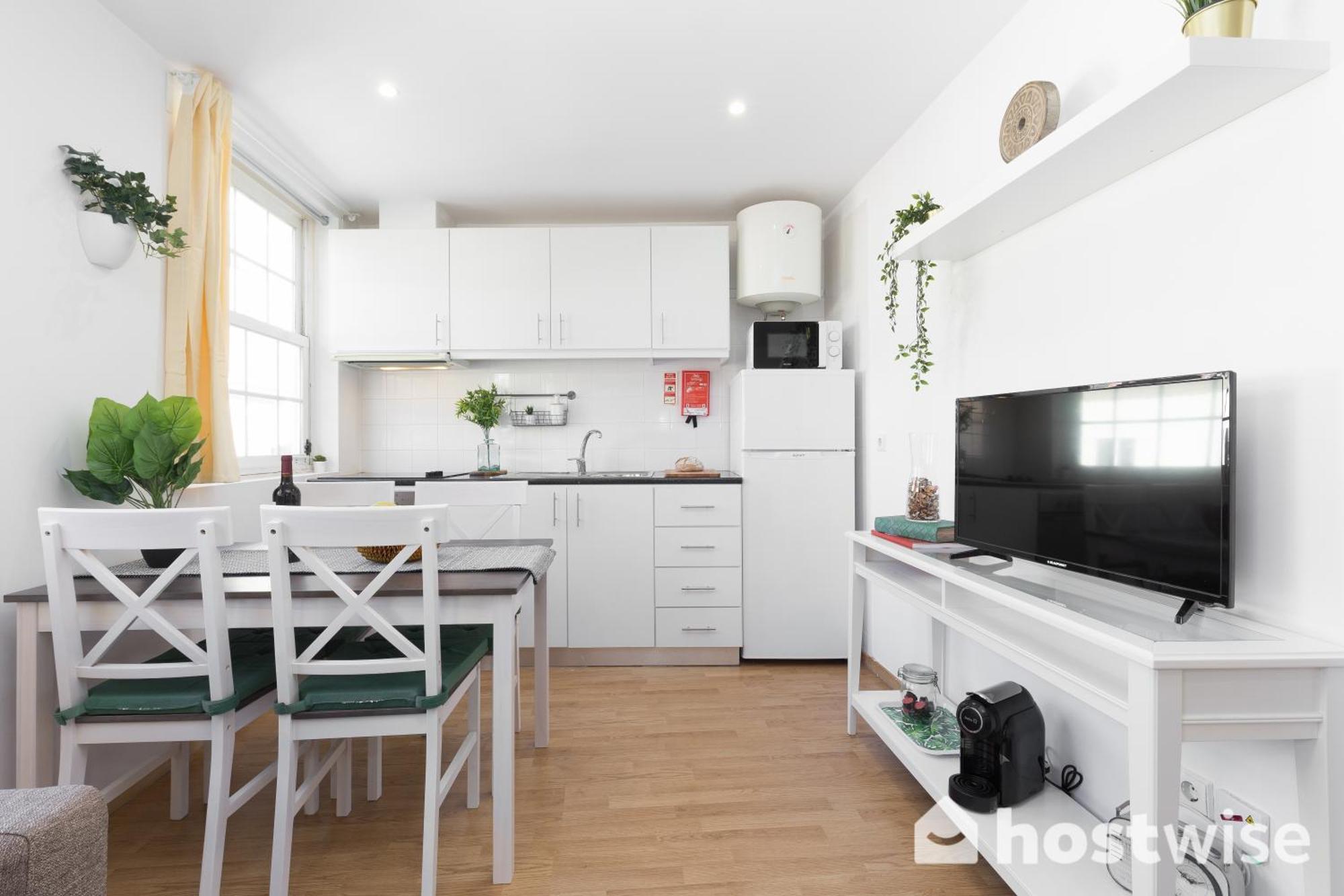 Host Wise - Colorful Fresh Flats - Batalha Apartment Porto