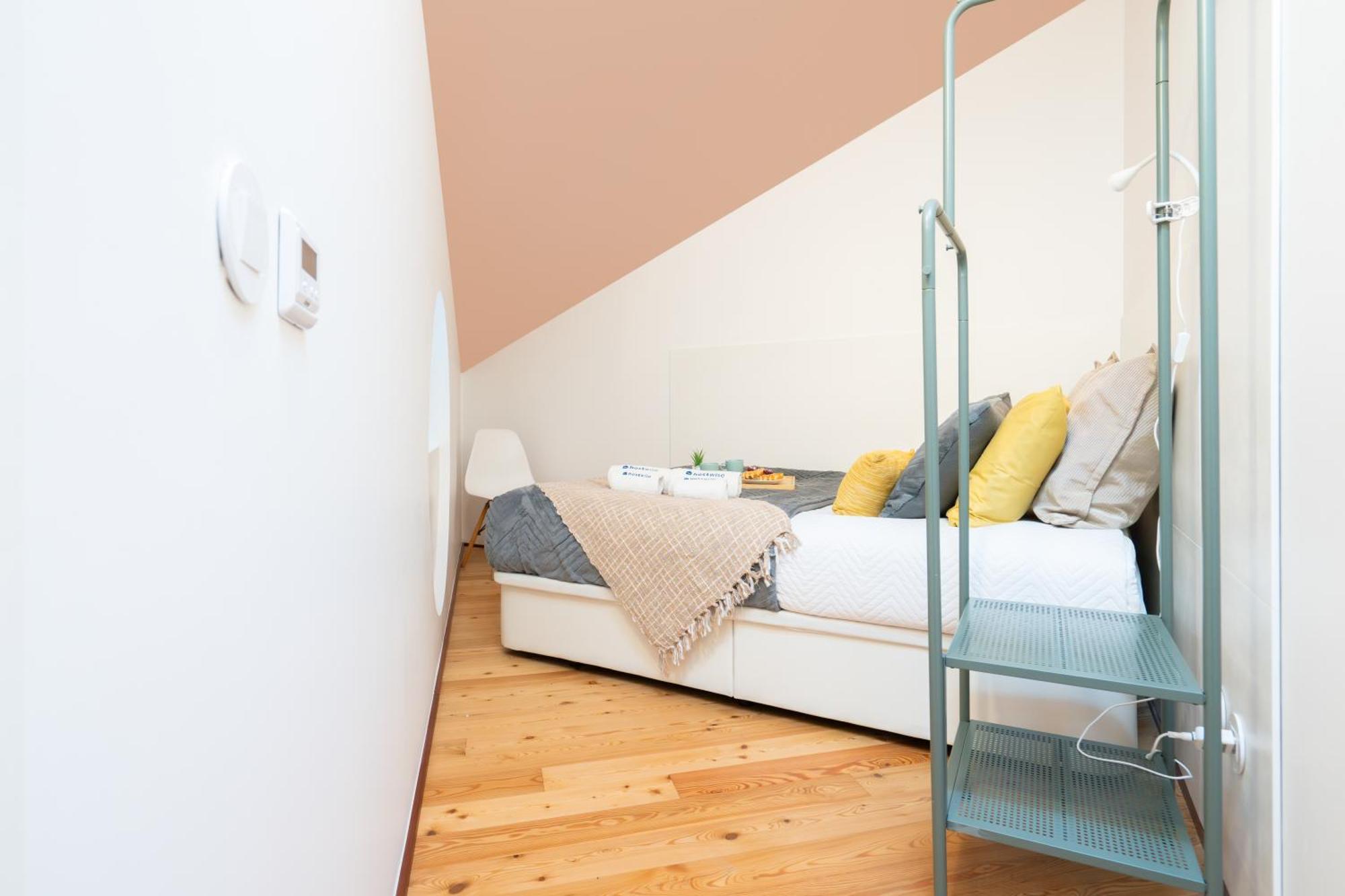 Host Wise - Quiet Colourful House - Garden Apartment
