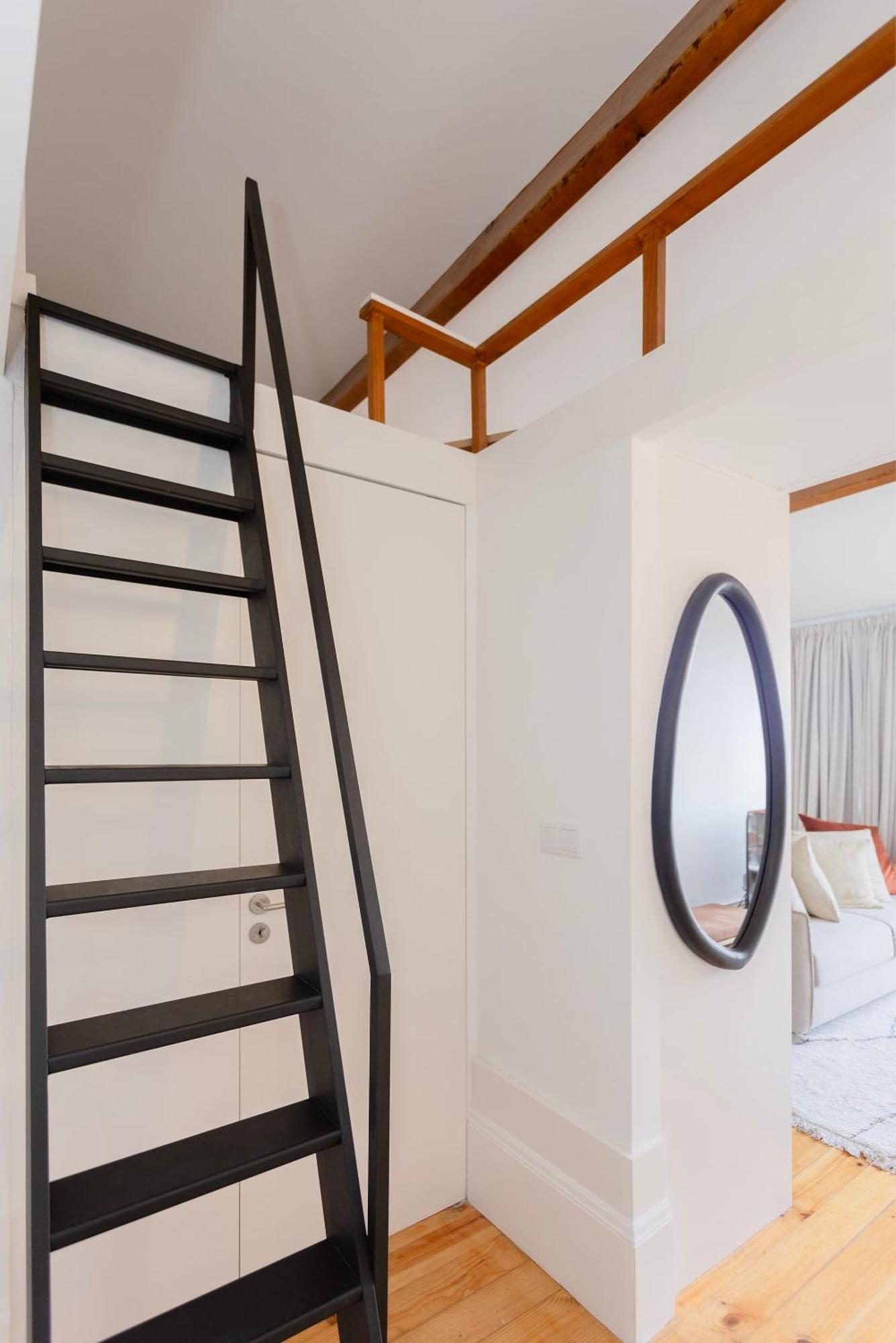 Apartment Liiiving In - Mezzanine Delight Balcony *
